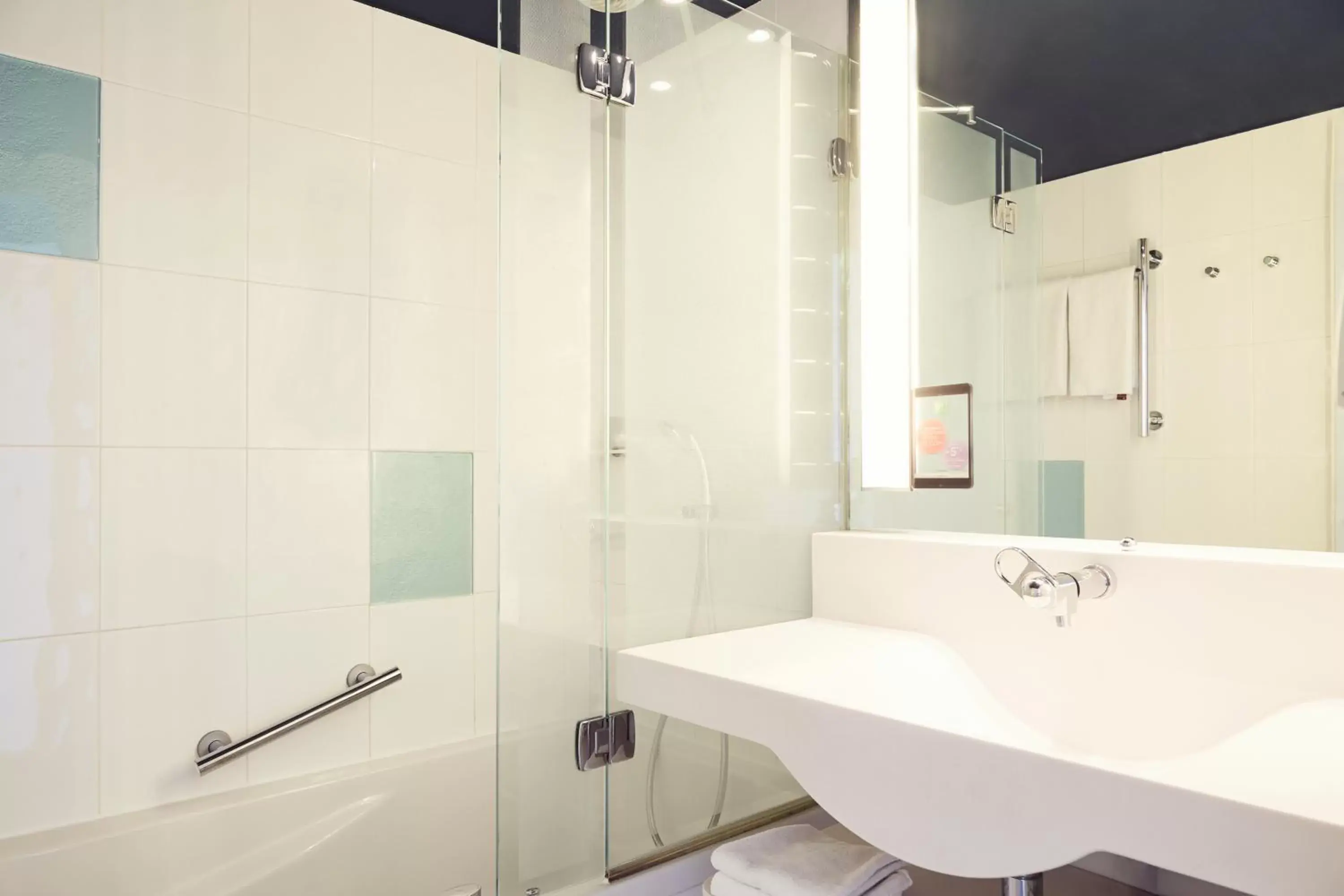 Bathroom in Ibis styles Toulon la Seyne sur Mer Bathroom in Ibis styles Toulon la Seyne sur Mer