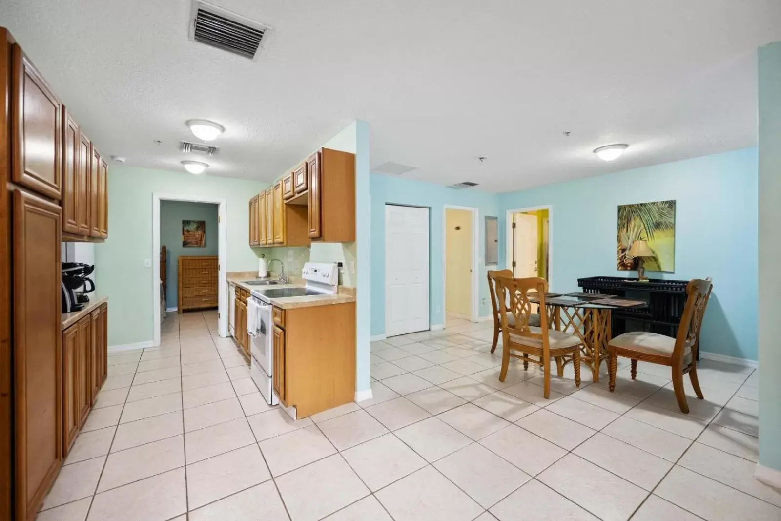 Dining Area in Seahorse Beach Bungalows