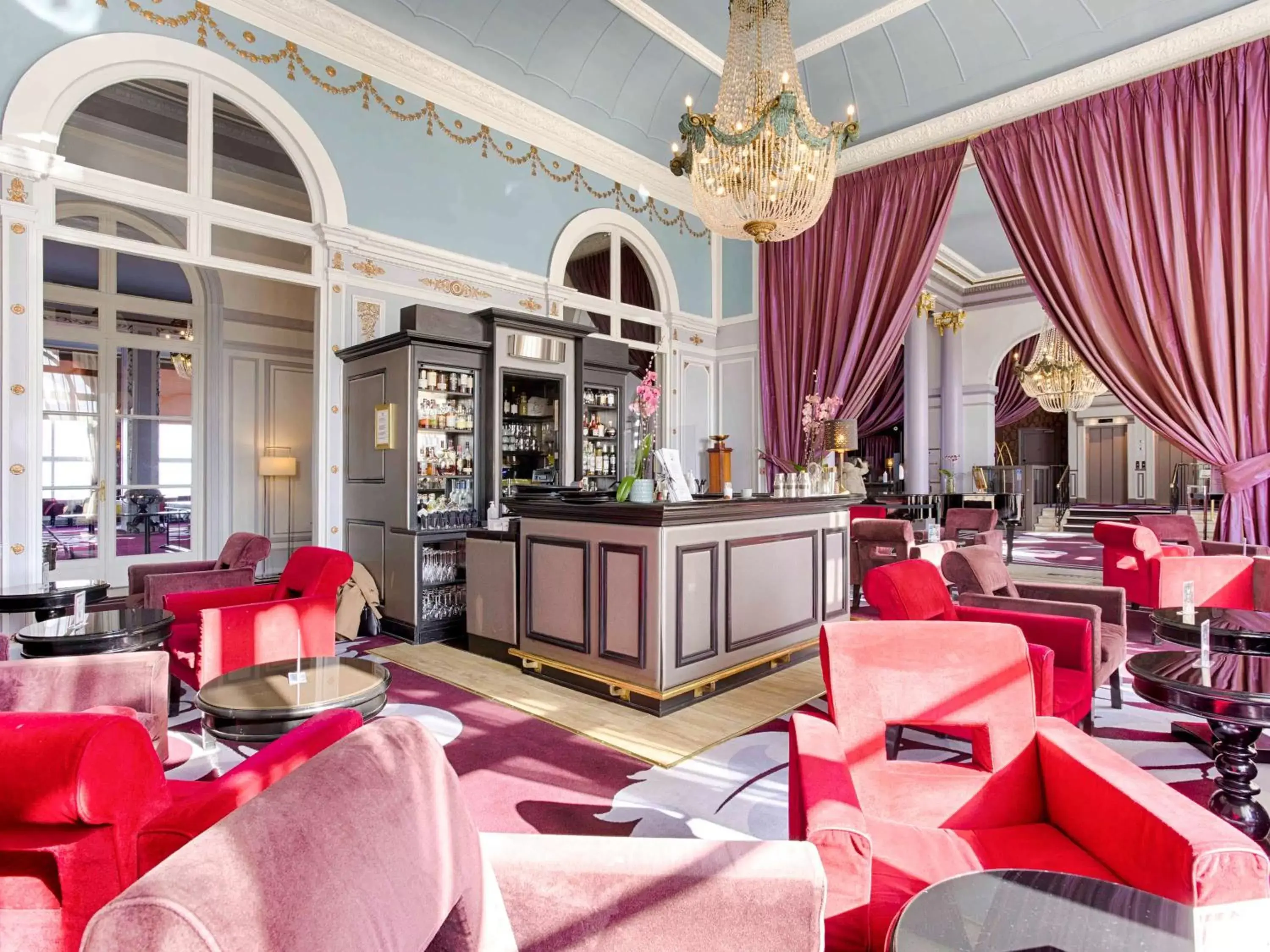 Lounge or bar, Restaurant/Places to Eat in Le Grand Hotel de Cabourg - MGallery Hotel Collection