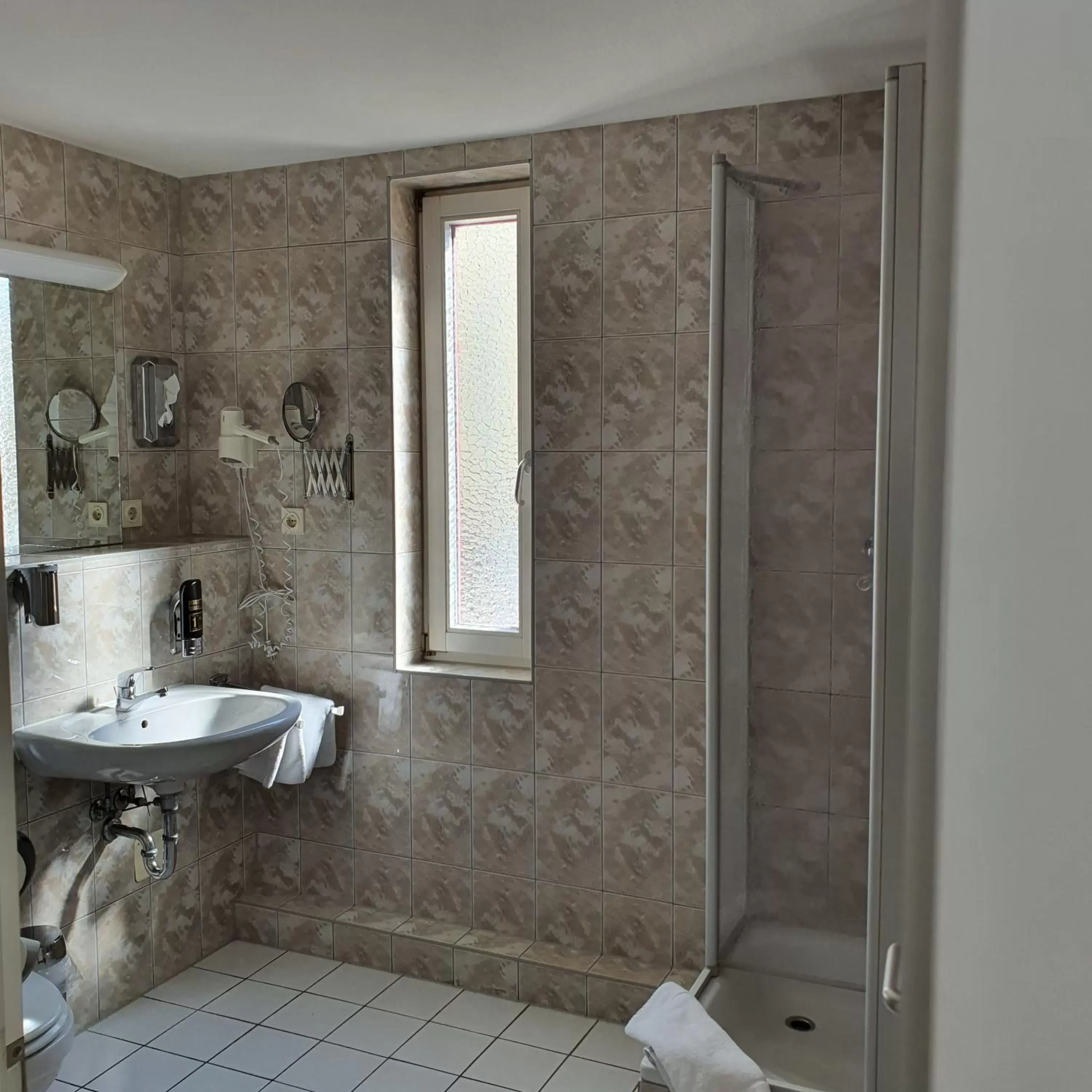 Bathroom in Hotel Postbauer-Heng