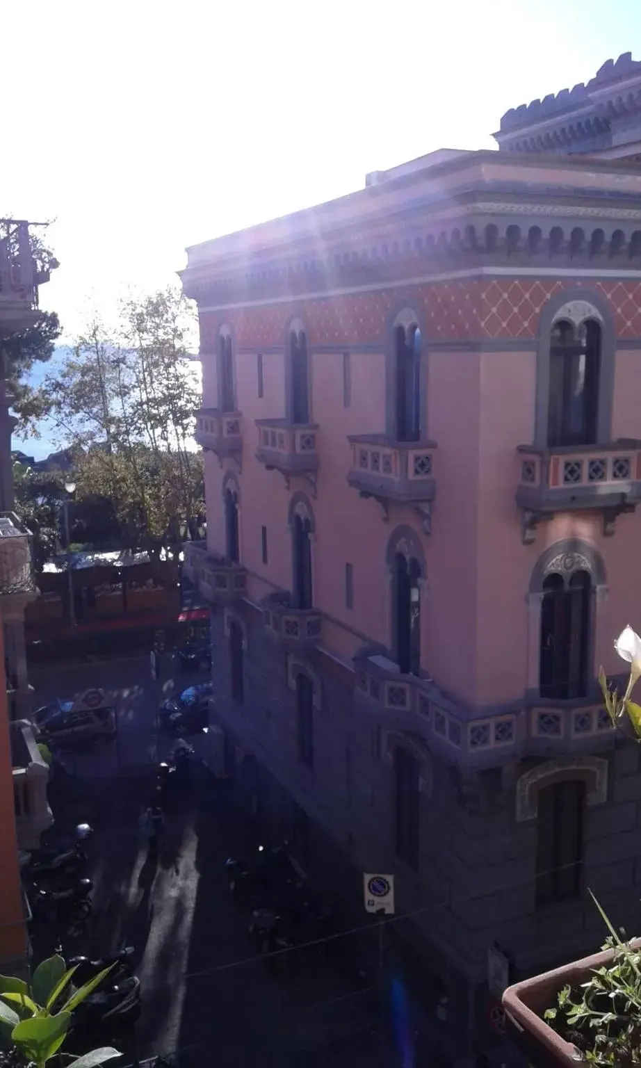 Day, Property Building in In Via Roma