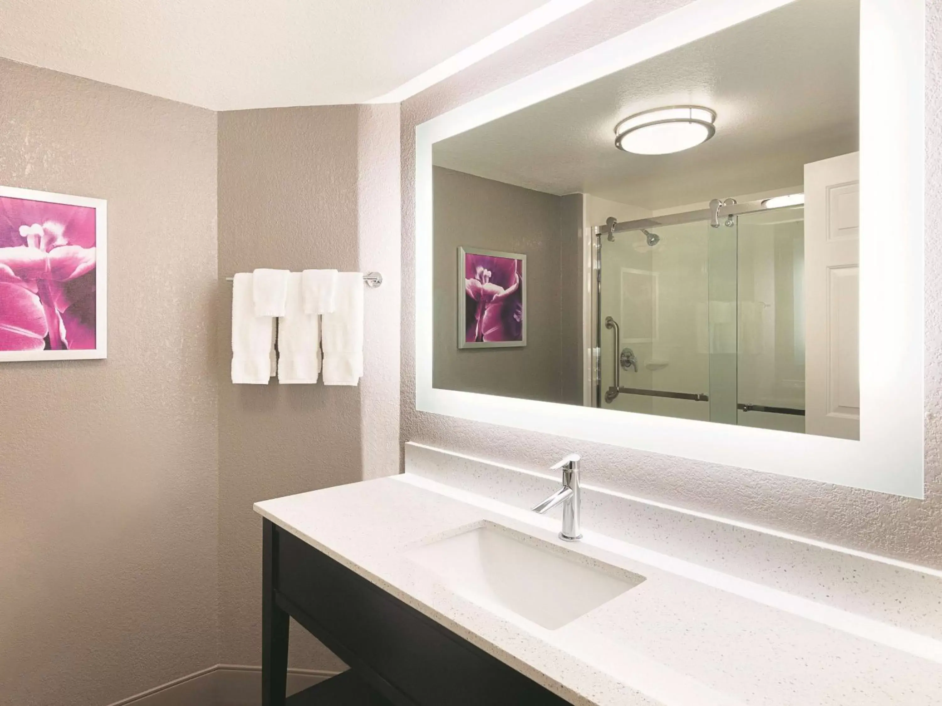 Photo of the whole room, Bathroom in La Quinta by Wyndham Atlanta Conyers