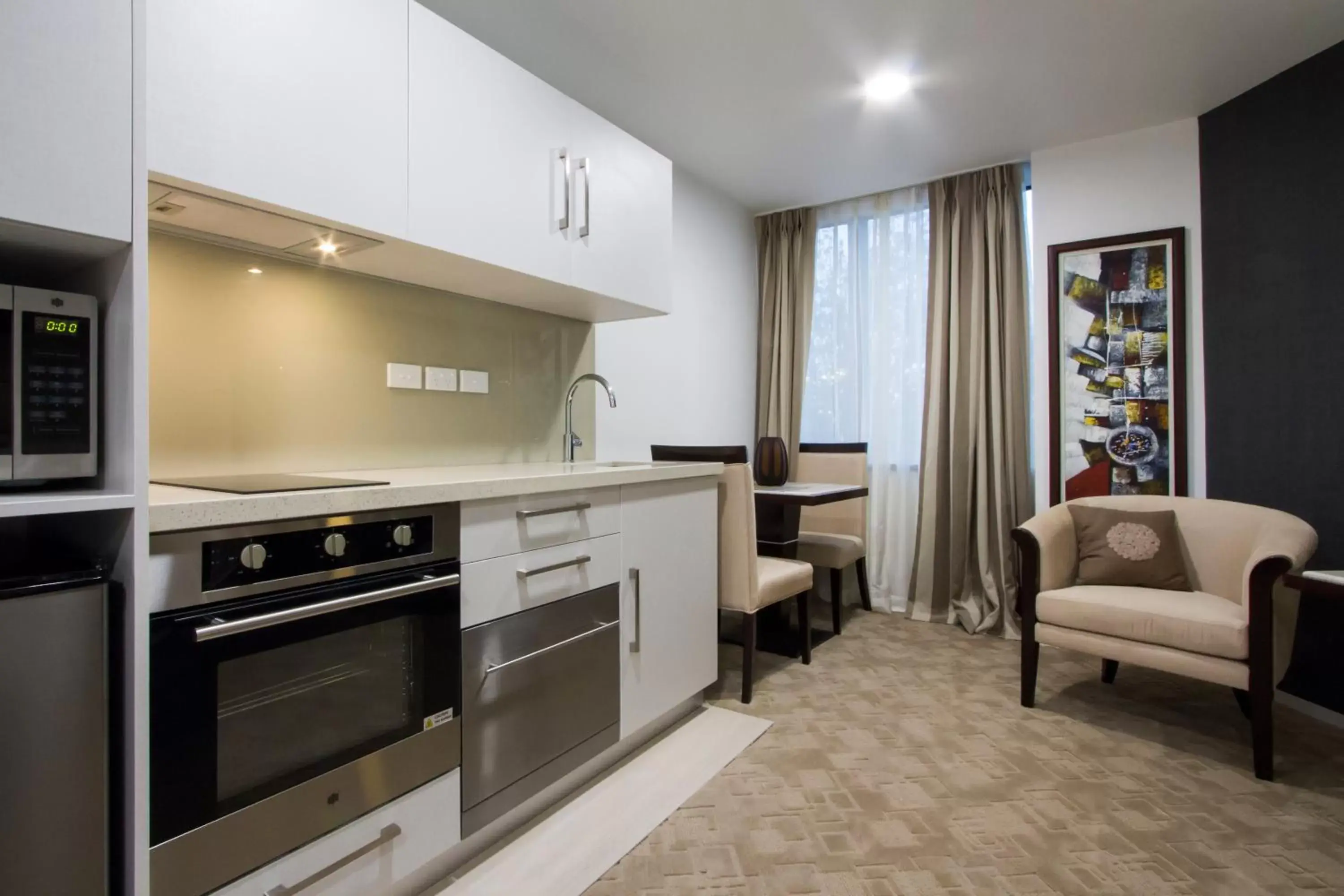 Kitchen or kitchenette, Kitchen/Kitchenette in VR Queen Street Hotel & Suites