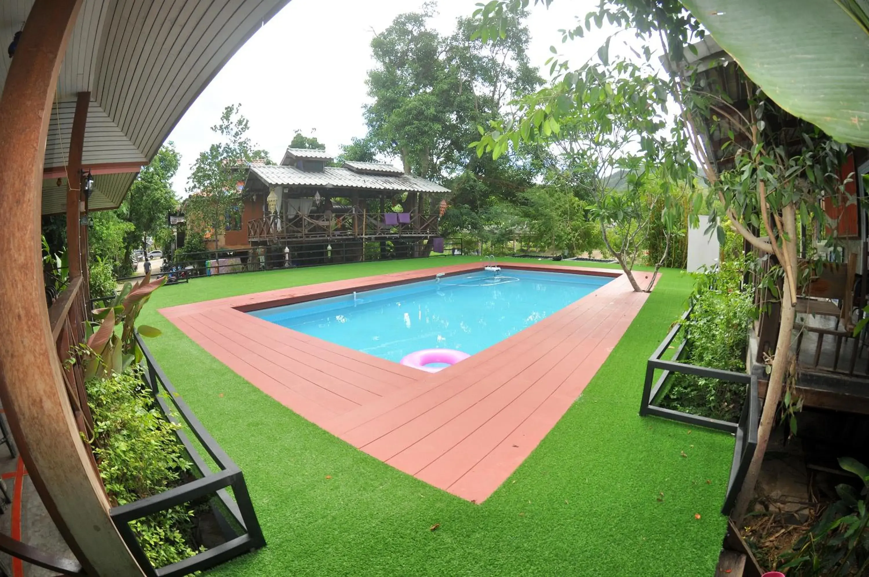 Swimming Pool in Sawasdeepai River Resort