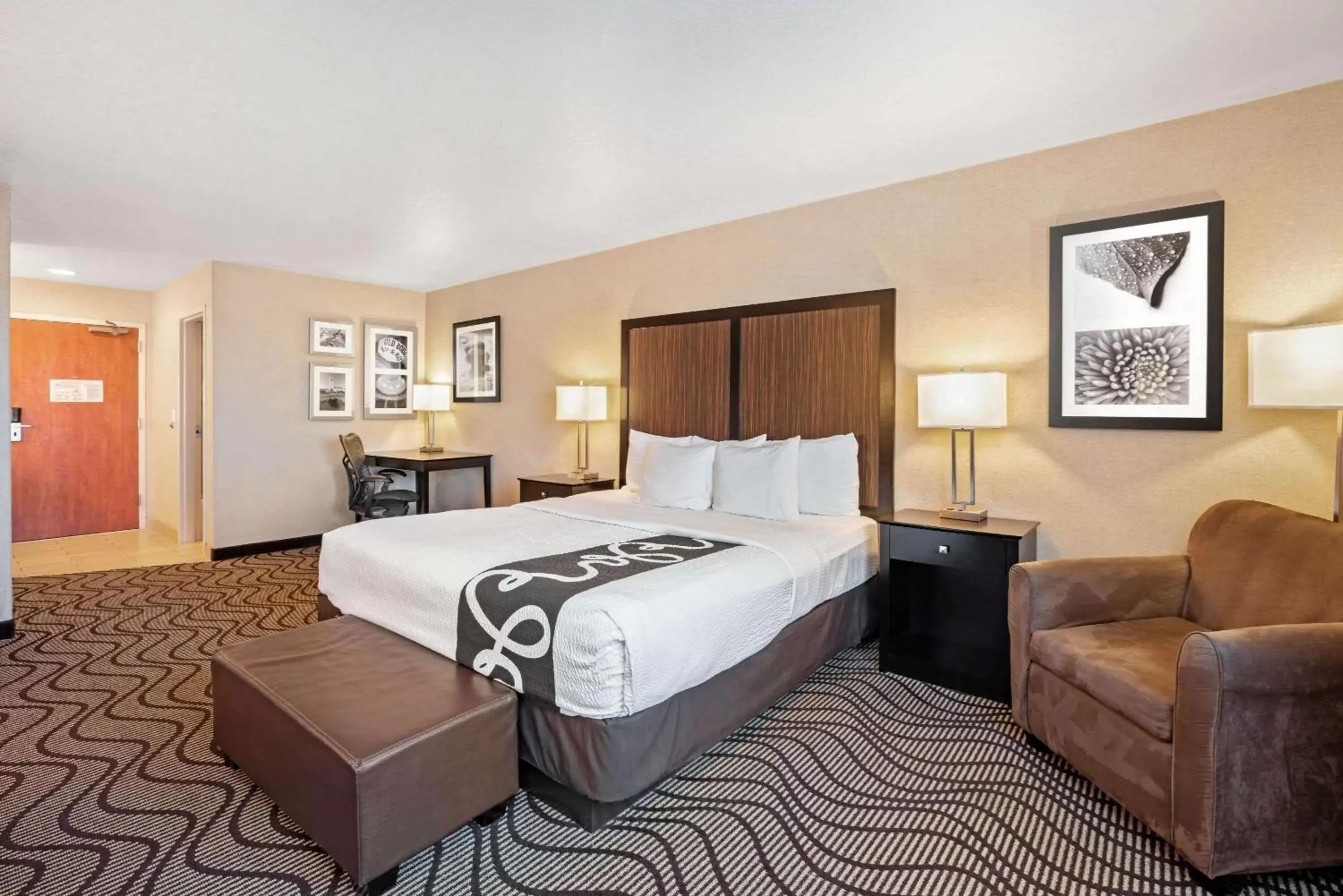 Photo of the whole room, Bed in La Quinta by Wyndham Boise Towne Square