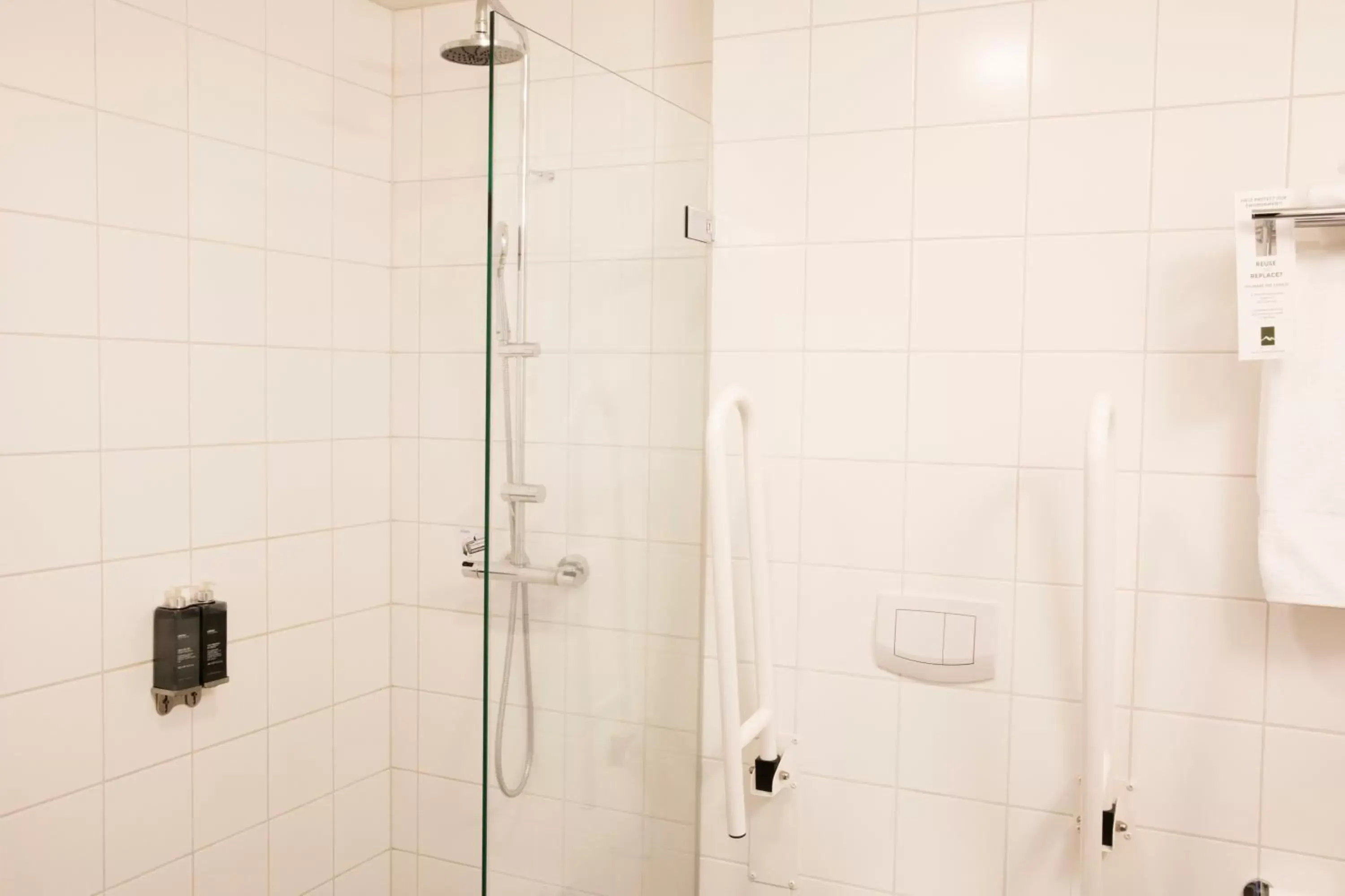 Shower, Bathroom in Fosshotel Reykjavík