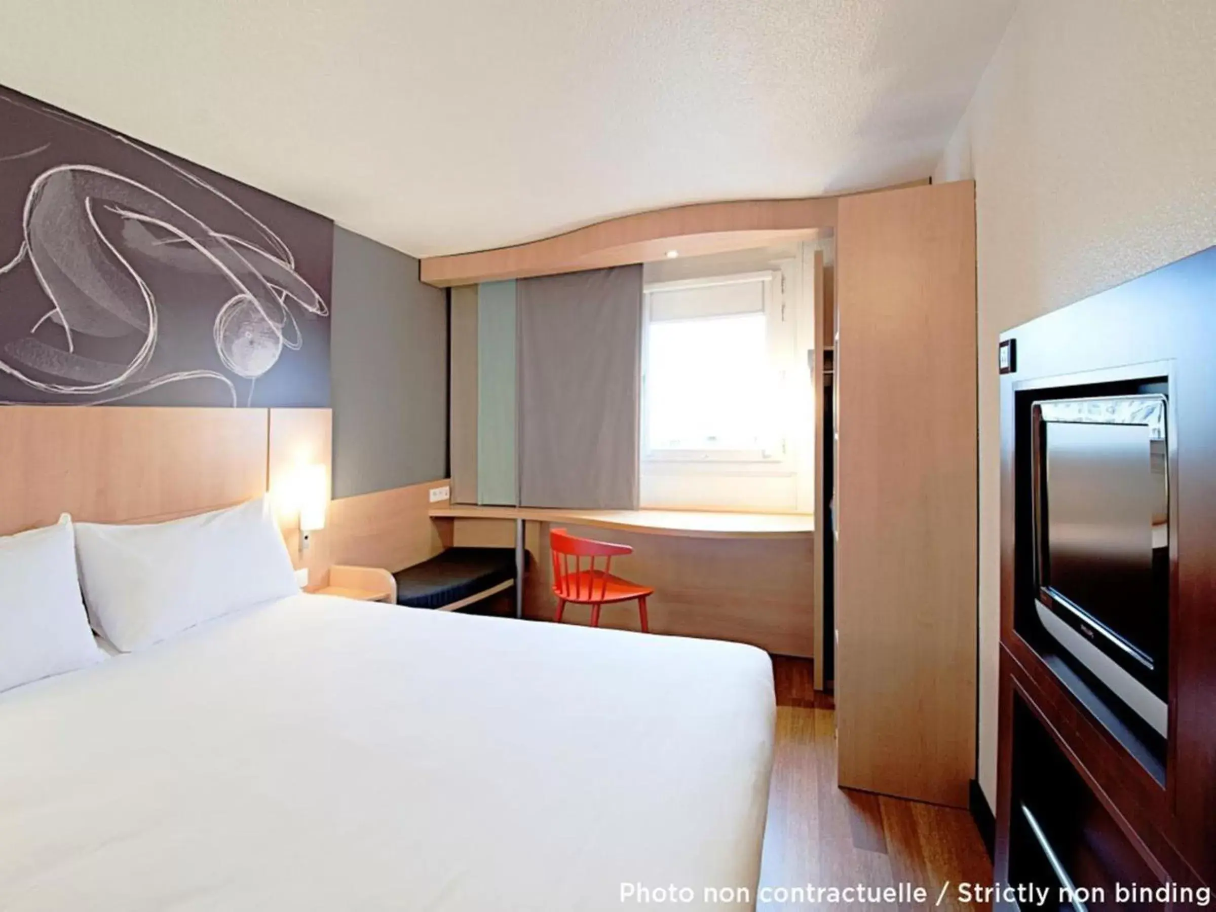 Bedroom, Bed in Ibis Makassar City Center