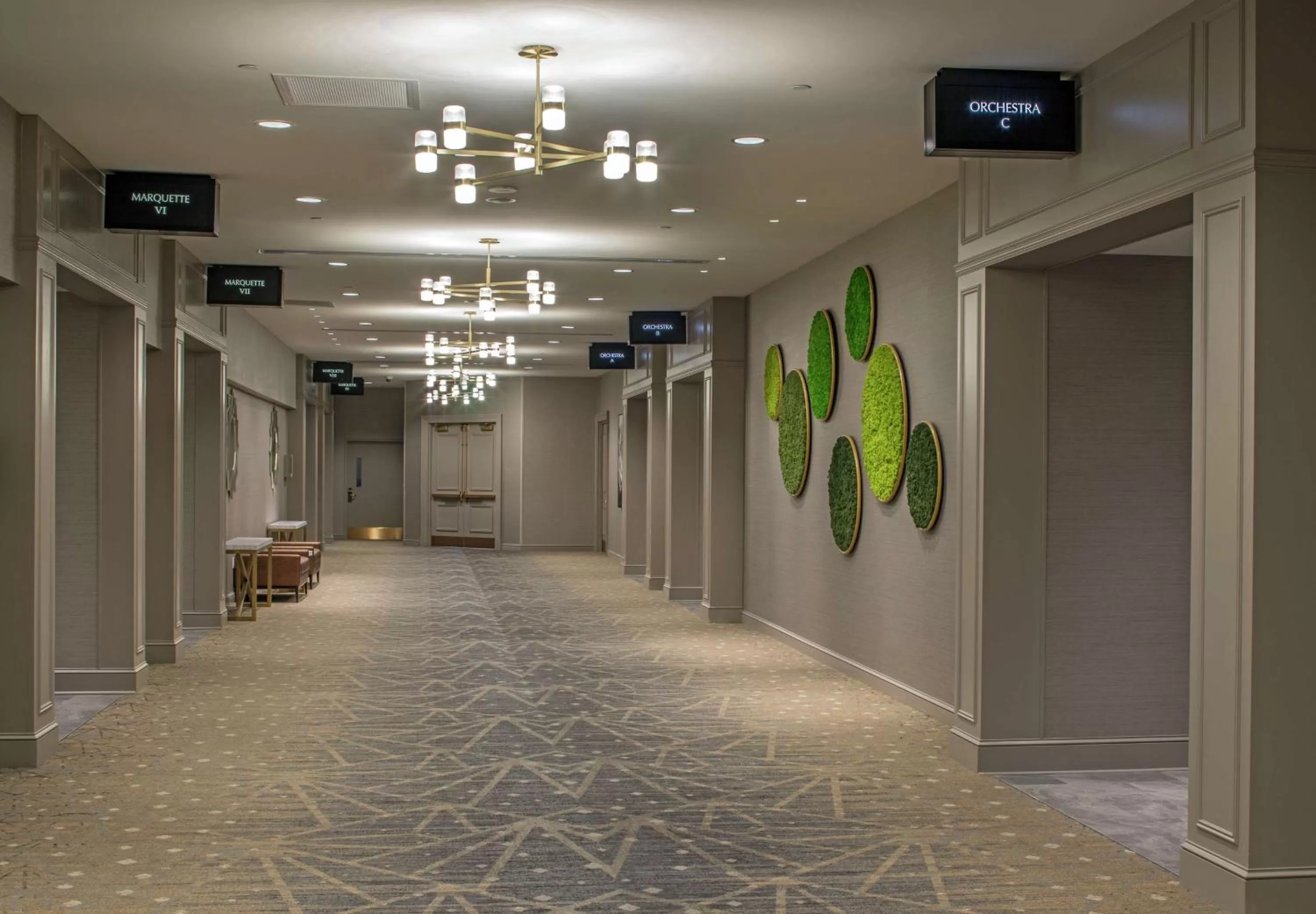 Property building in Hilton Minneapolis