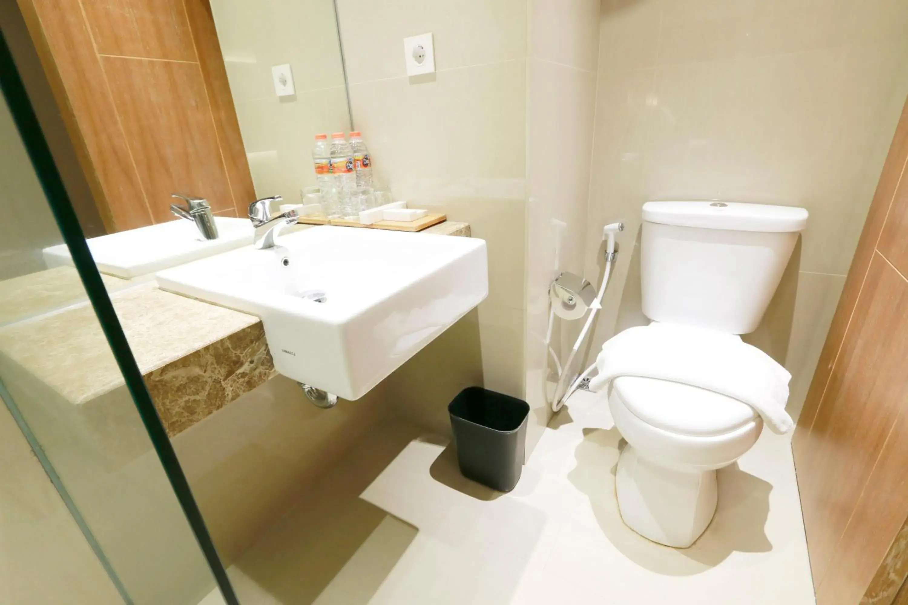 Bathroom in Yellow Star Gejayan Hotel