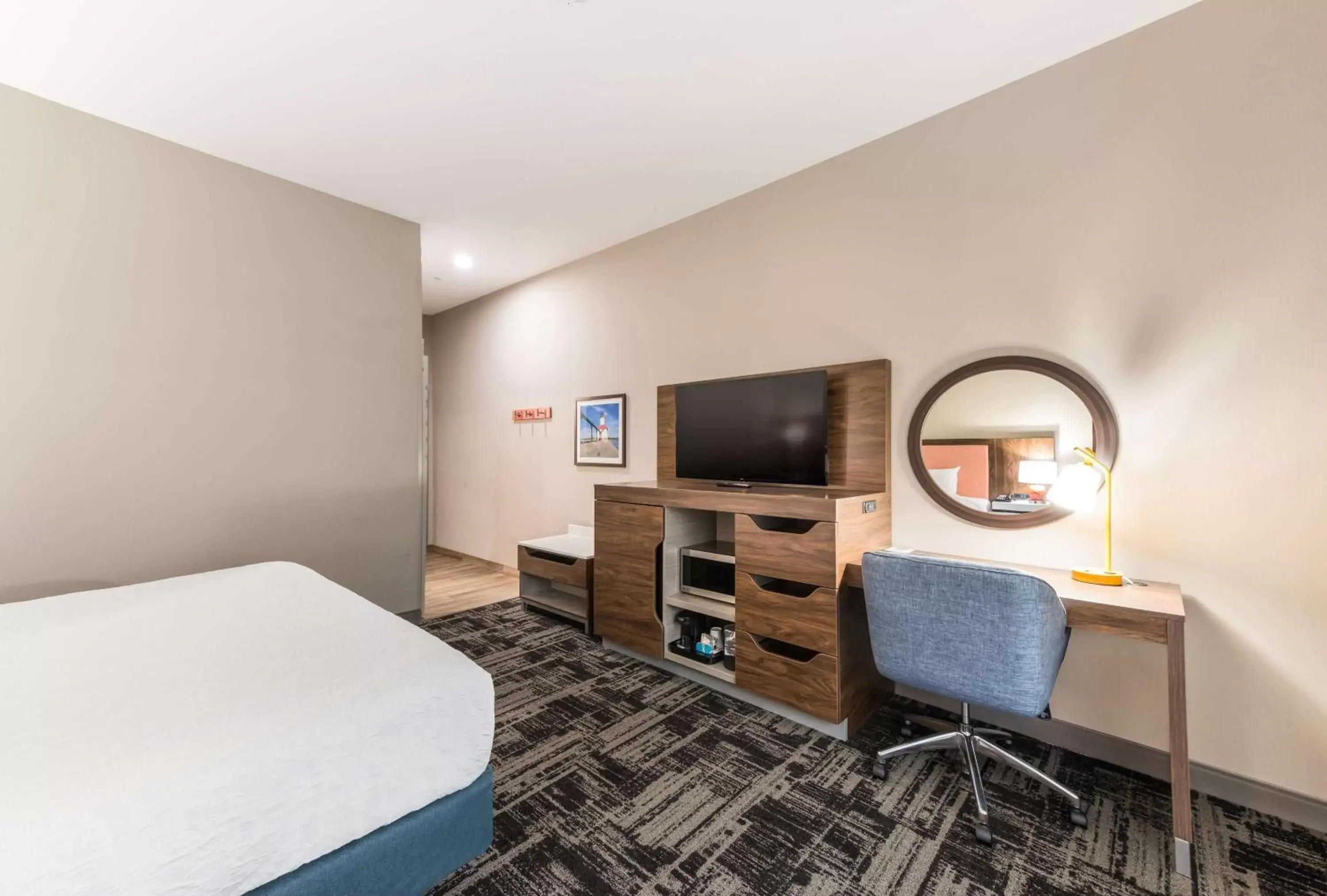 Bedroom, TV/Entertainment Center in Hampton Inn & Suites Benton Harbor, MI