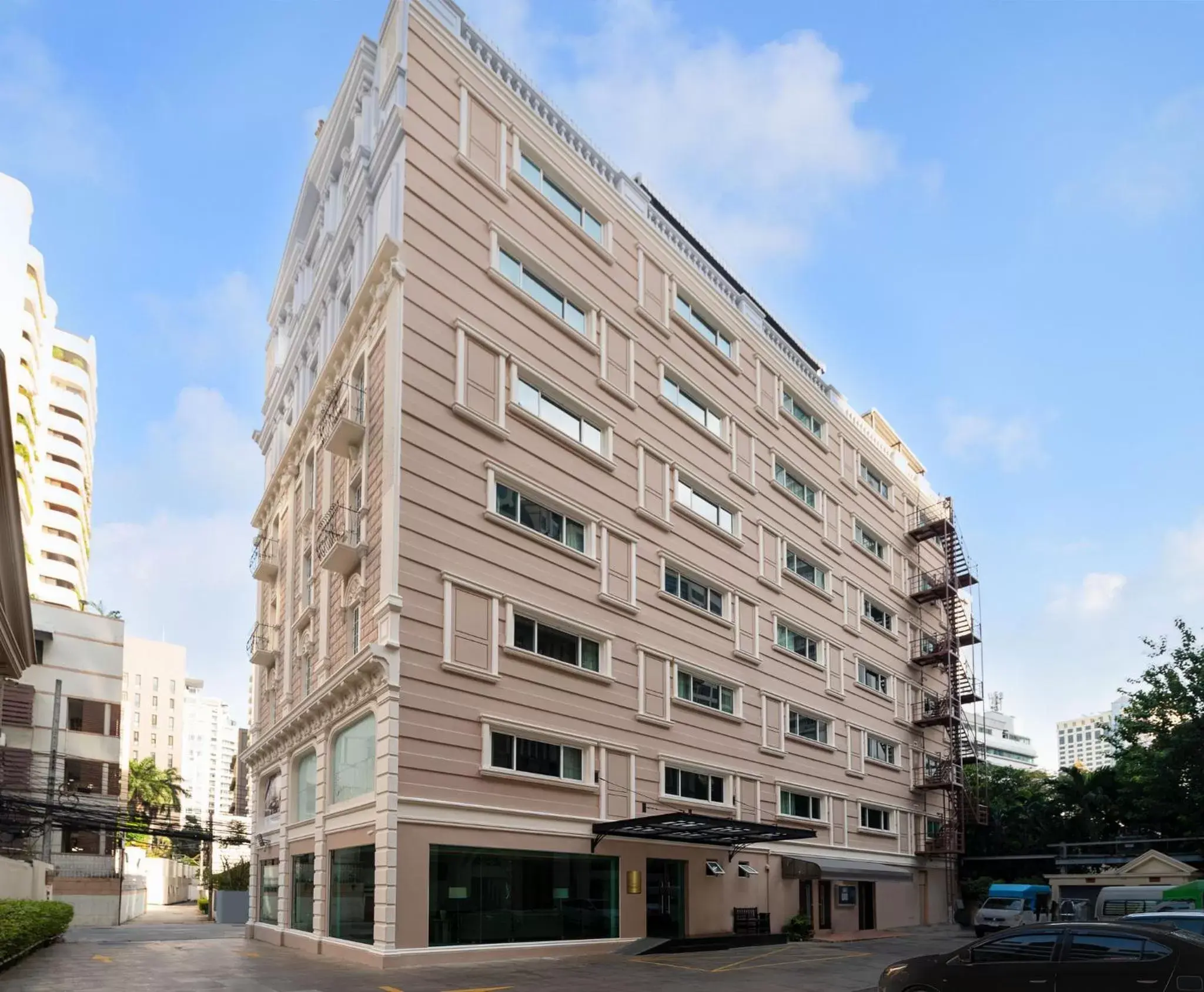 Property building in Kingston Suites Bangkok