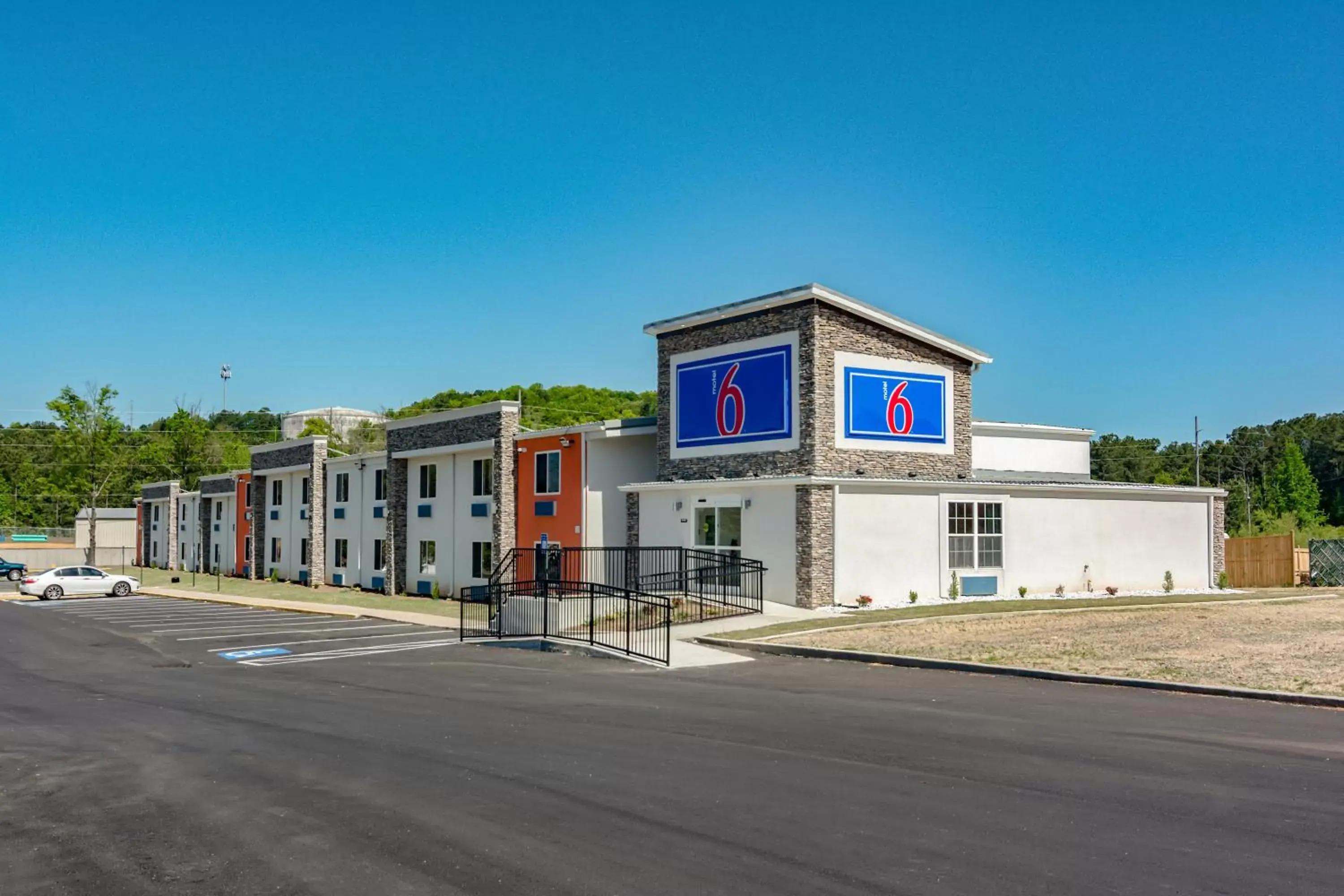 Facade/entrance, Property Building in Motel 6-White, GA - Cartersville