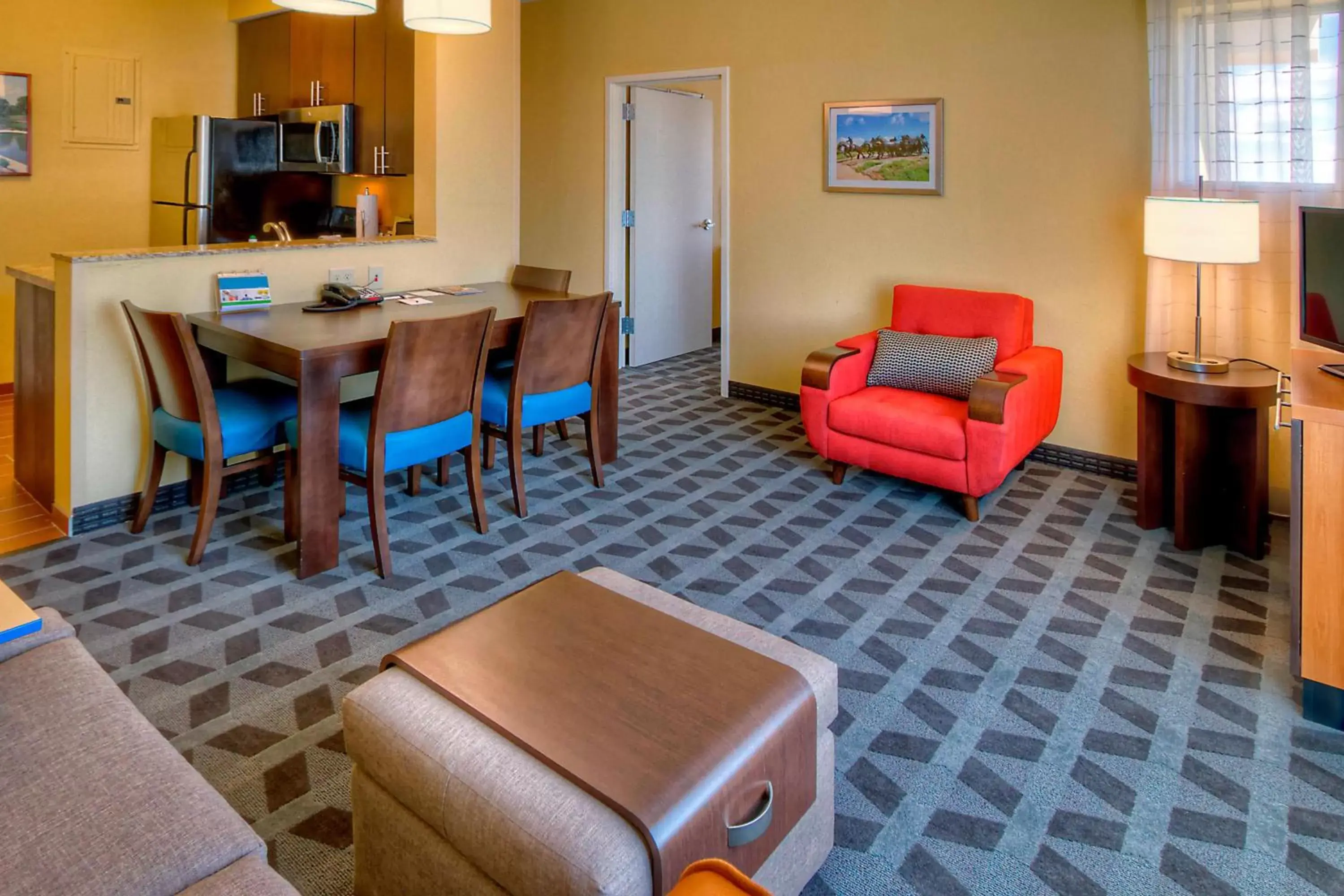 Photo of the whole room, Seating Area in TownePlace Suites Oklahoma City Airport