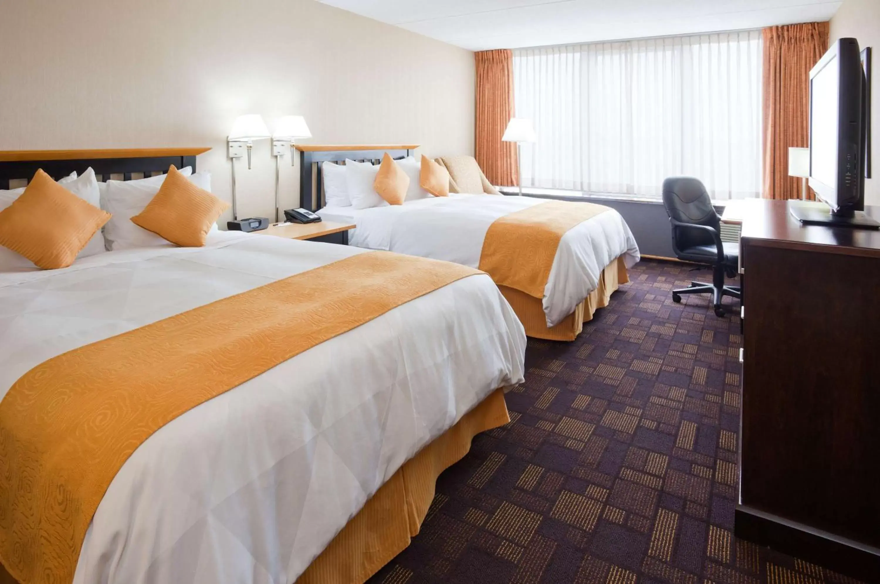 Photo of the whole room, Bed in Radisson Hotel Milwaukee West