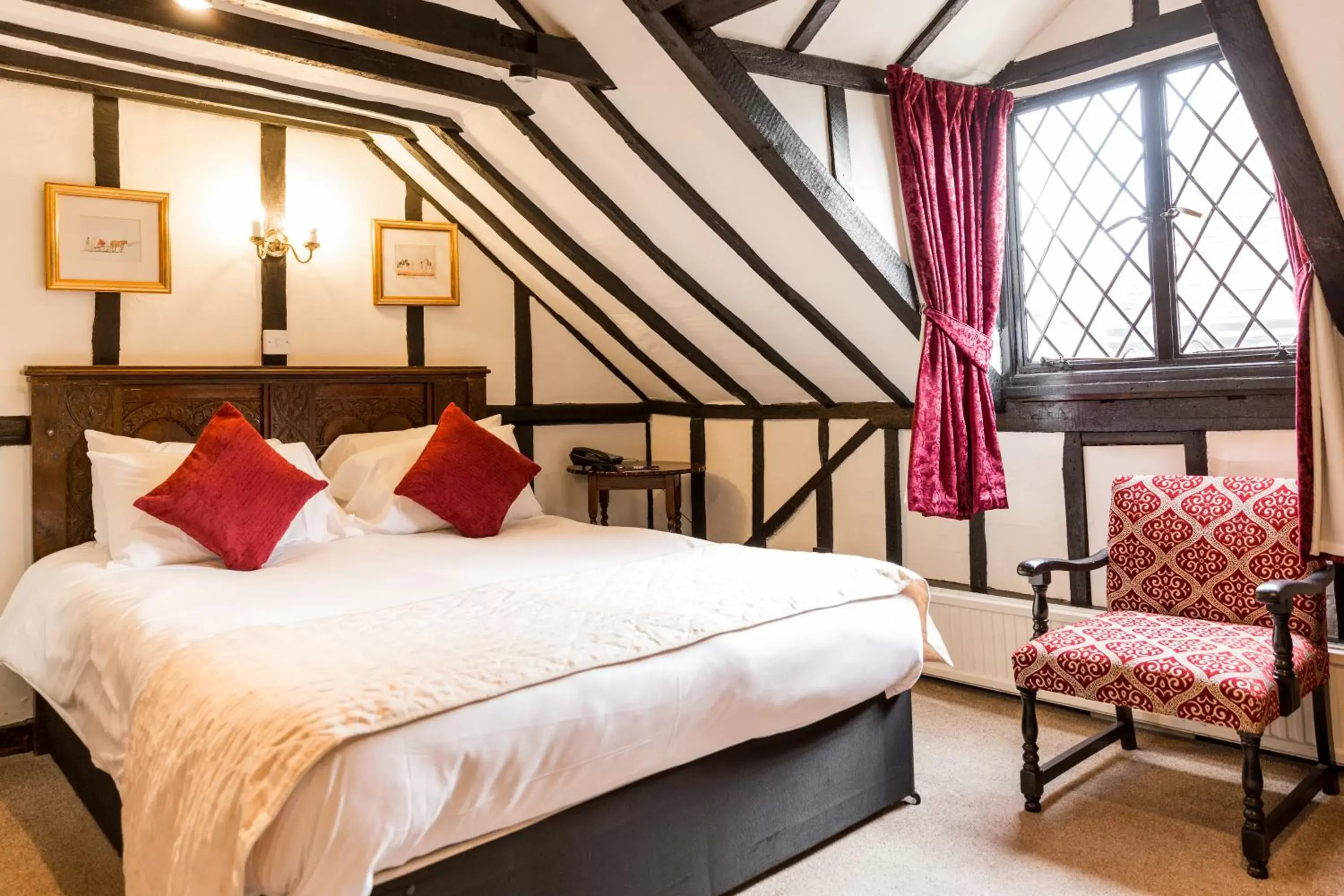 Bed in Mermaid Inn