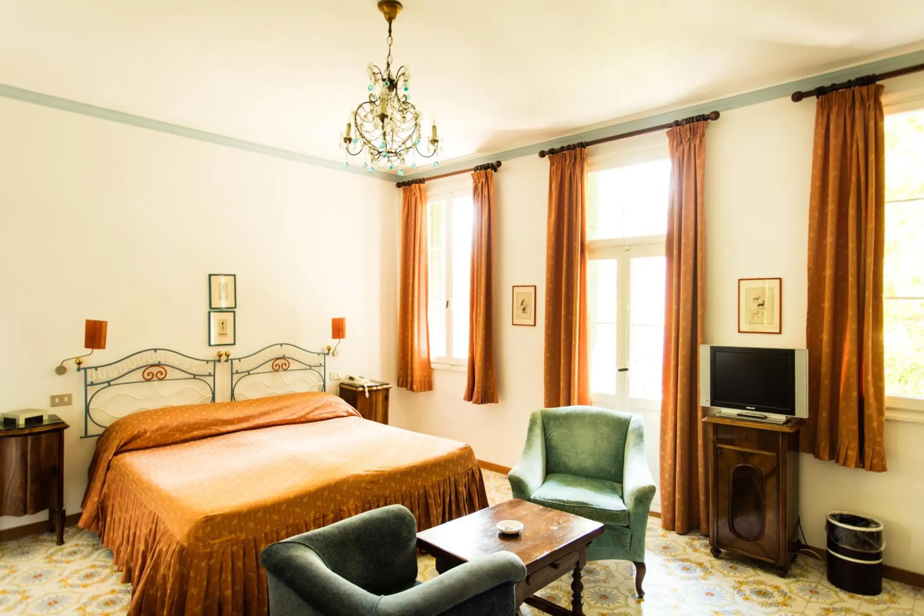 Photo of the whole room, Bed in Residenza d'Epoca Albergo Quattro Fontane