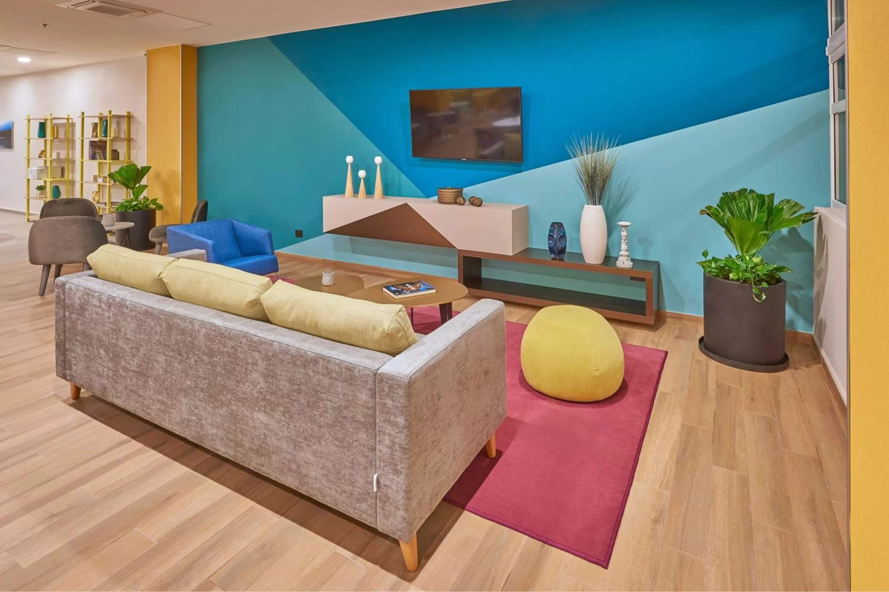 Living room in City Express Suites by Marriott Cancún Aeropuerto