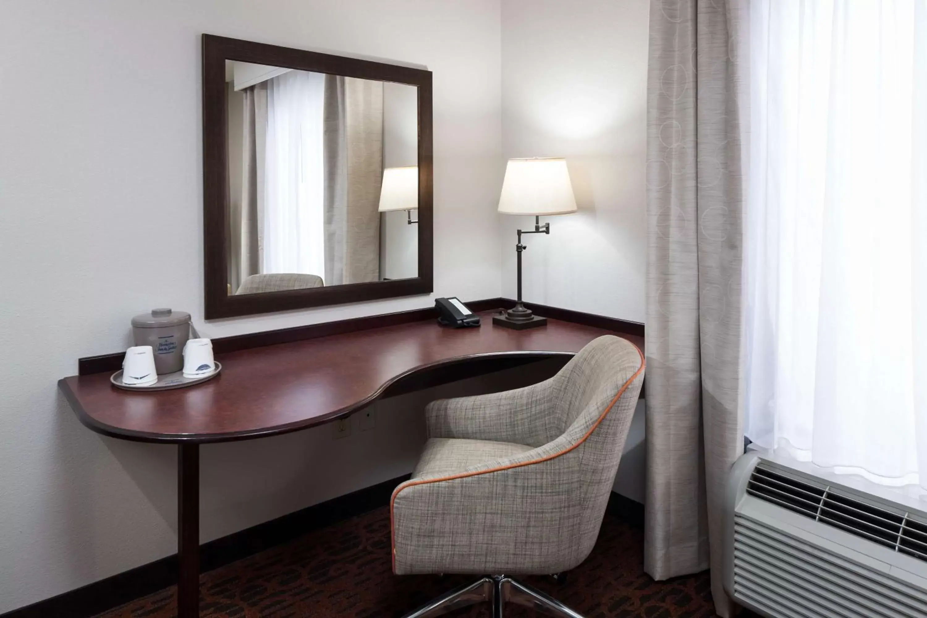 Bed, Seating Area in Hampton Inn & Suites Dothan