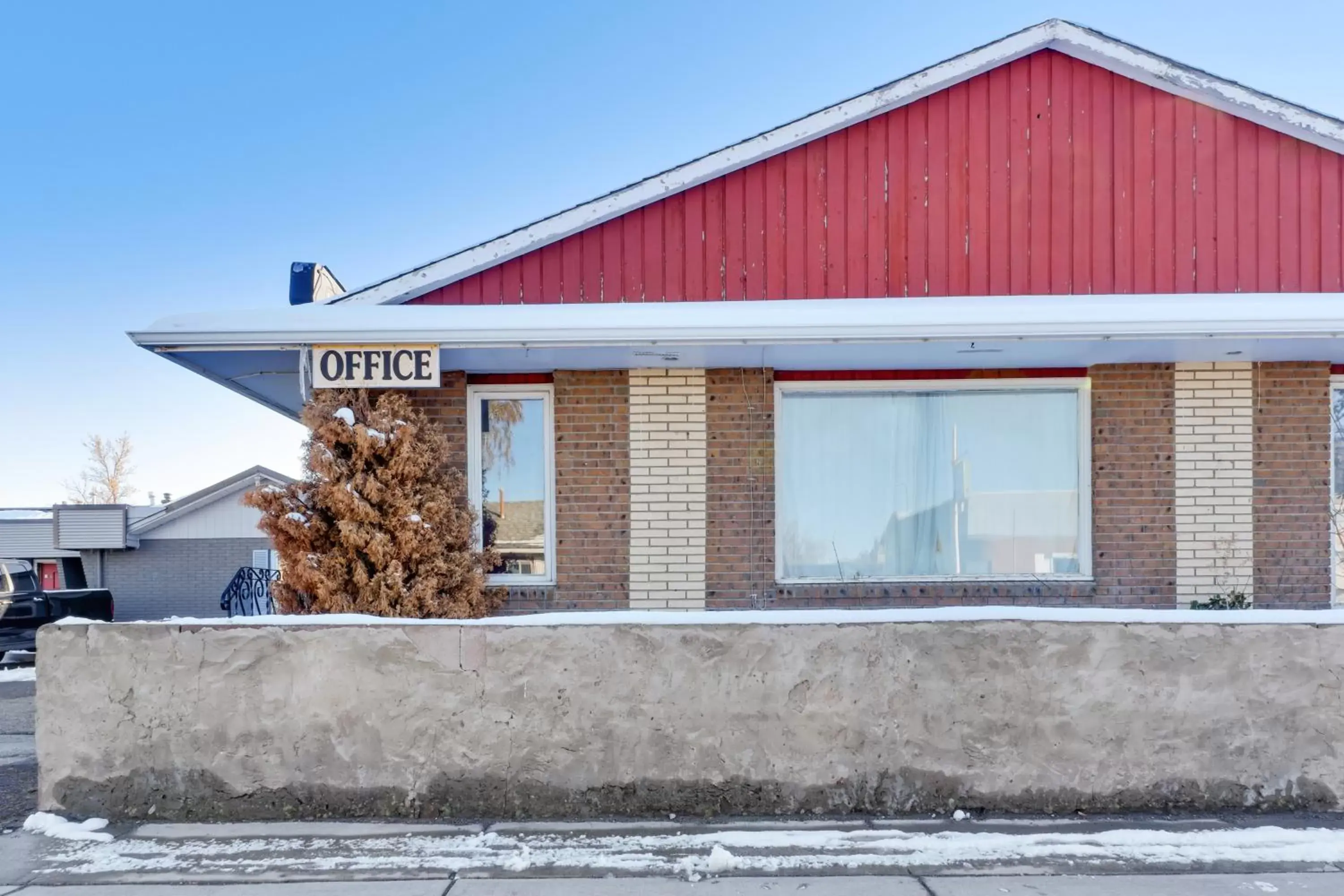 Property building, Winter in Hotel Bethel - Fort MacLeod, AB