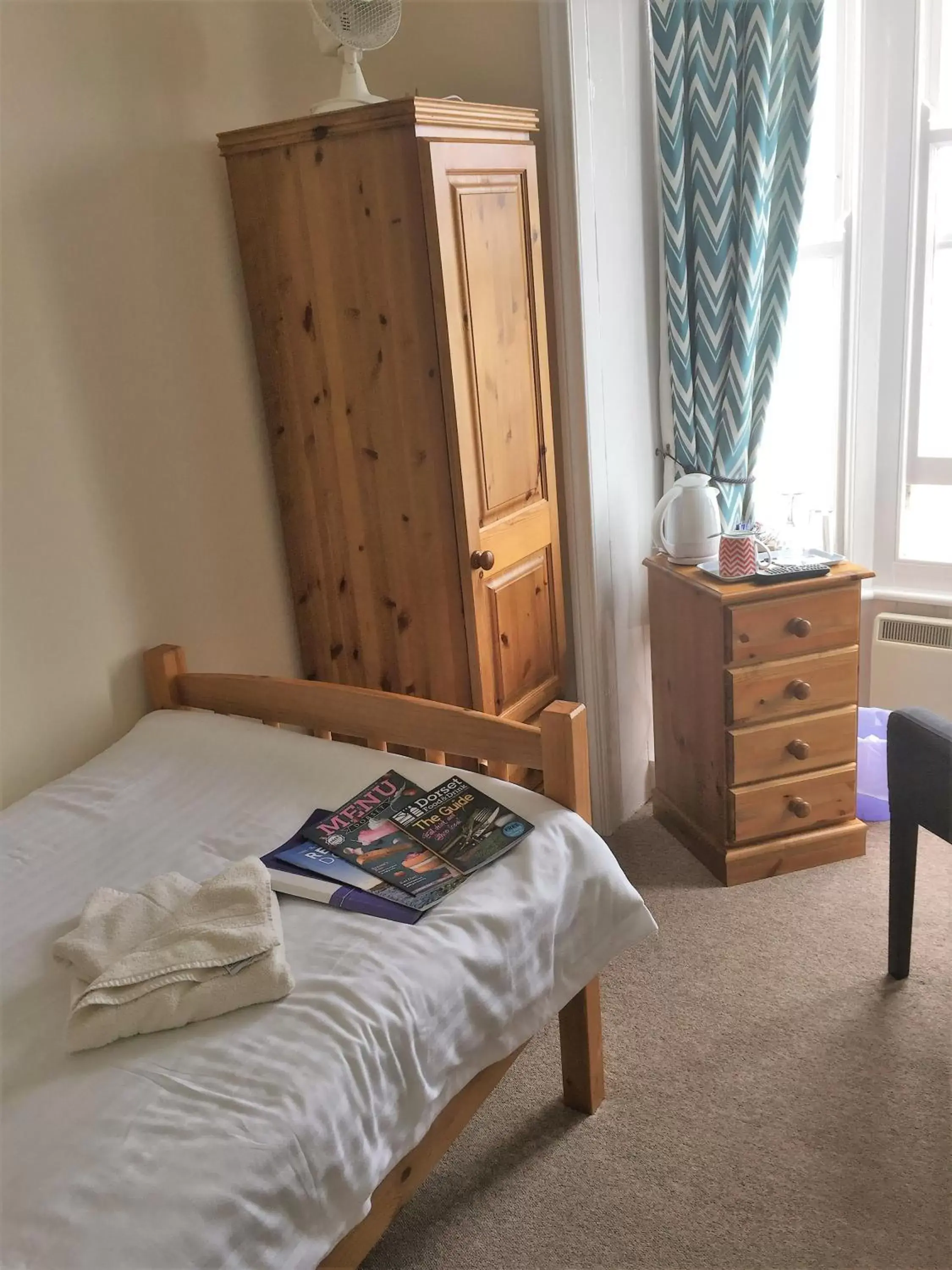 Single Room with Shared Bathroom - single occupancy in The Beach House Single Room with Shared Bathroom - single occupancy in The Beach House