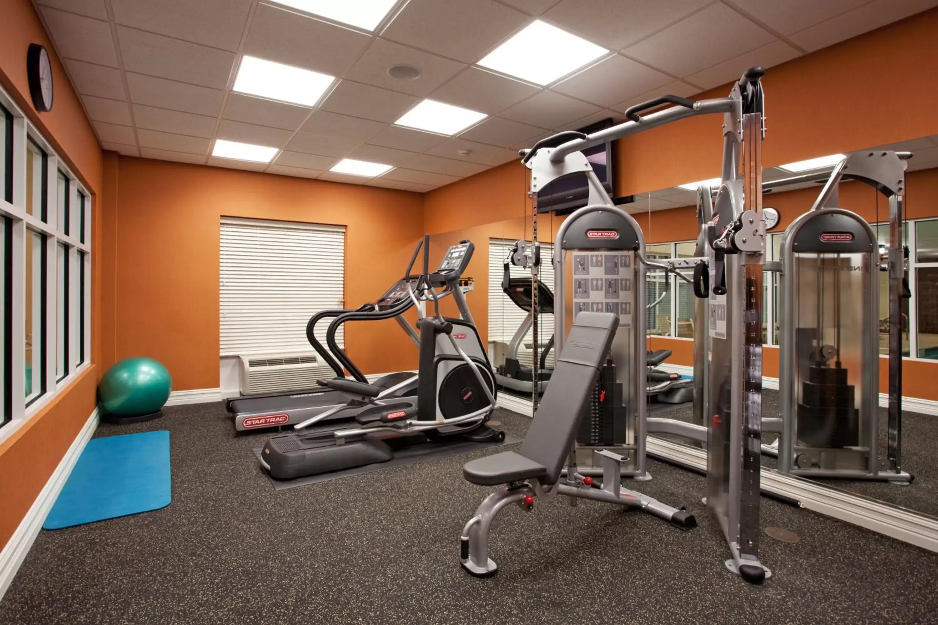 Spa and wellness centre/facilities, Fitness Center/Facilities in Holiday Inn Express and Suites Newberry, an IHG Hotel