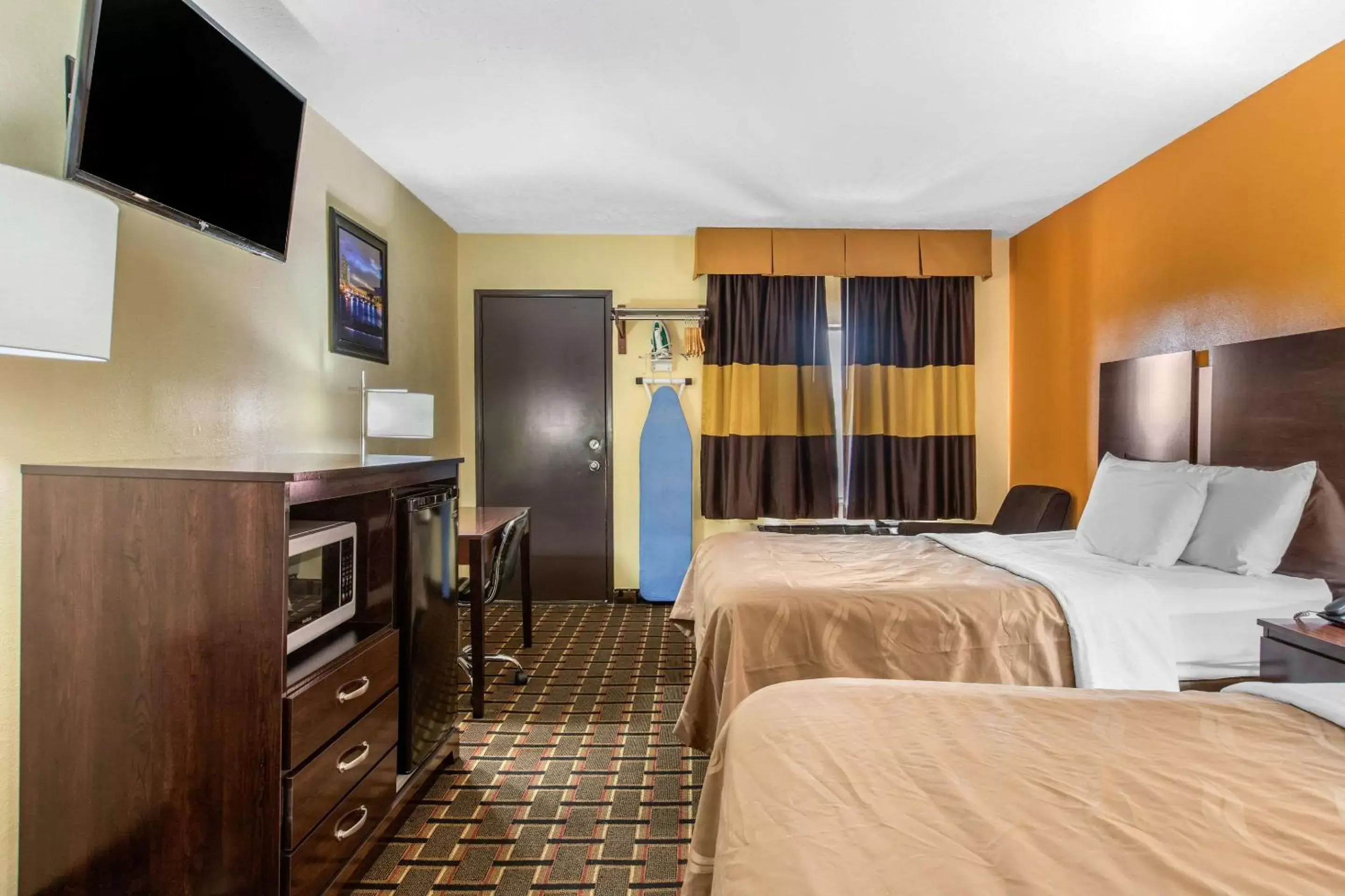 Photo of the whole room, Bed in Quality Inn Grand Rapids Near Downtown