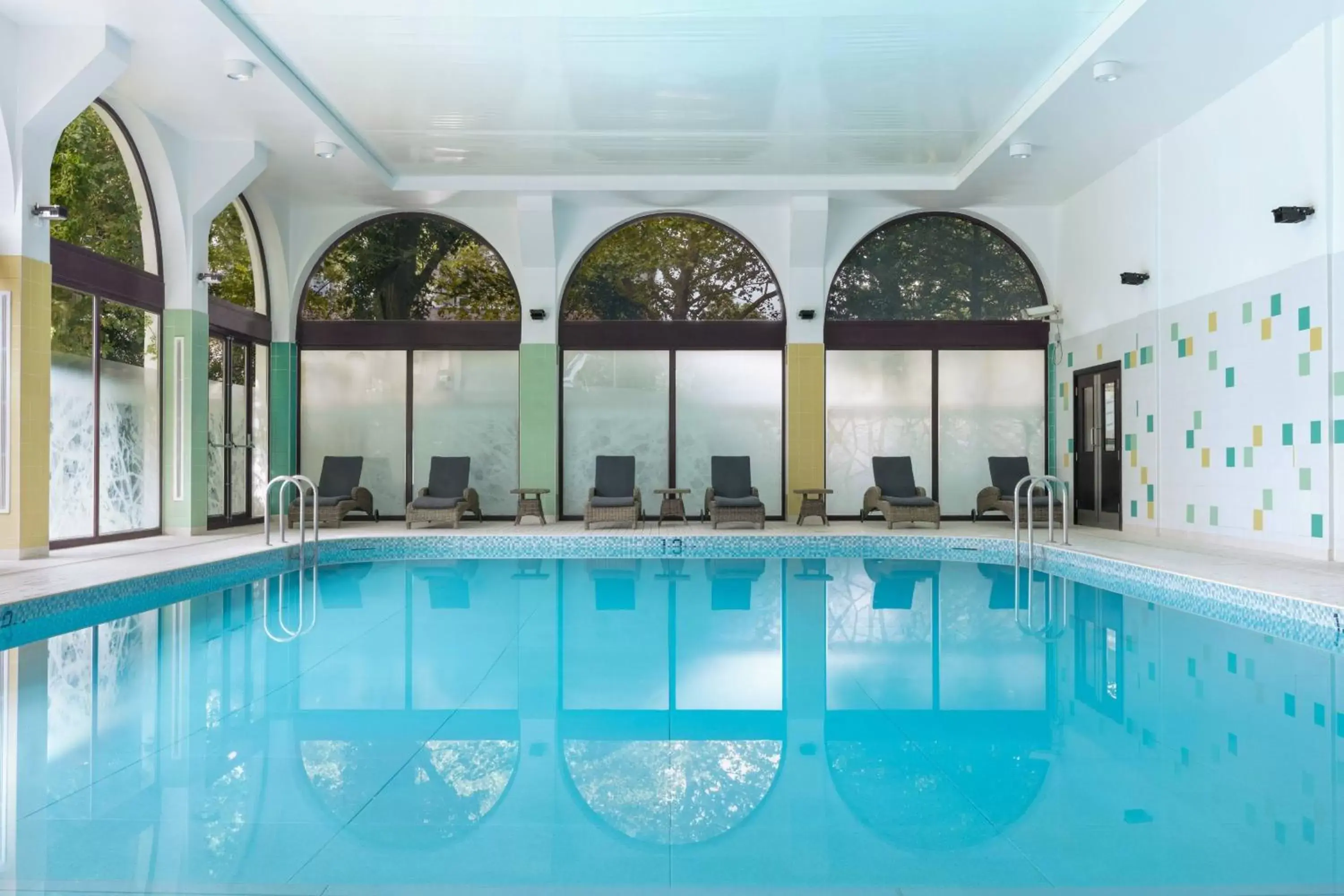 Swimming Pool in London Marriott Hotel Regents Park