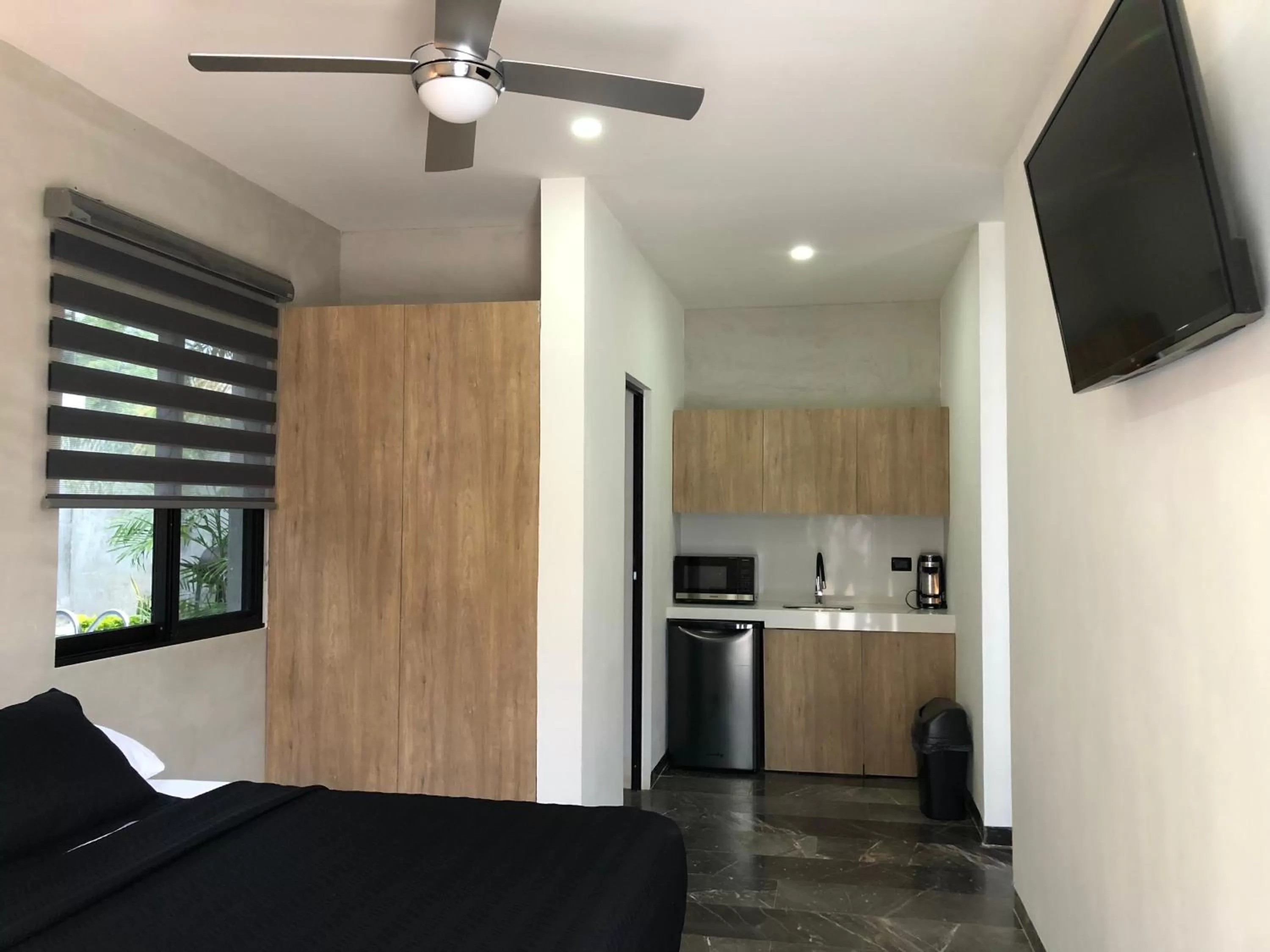 Bed, TV/Entertainment Center in Hotel Suites La Negra Boutique