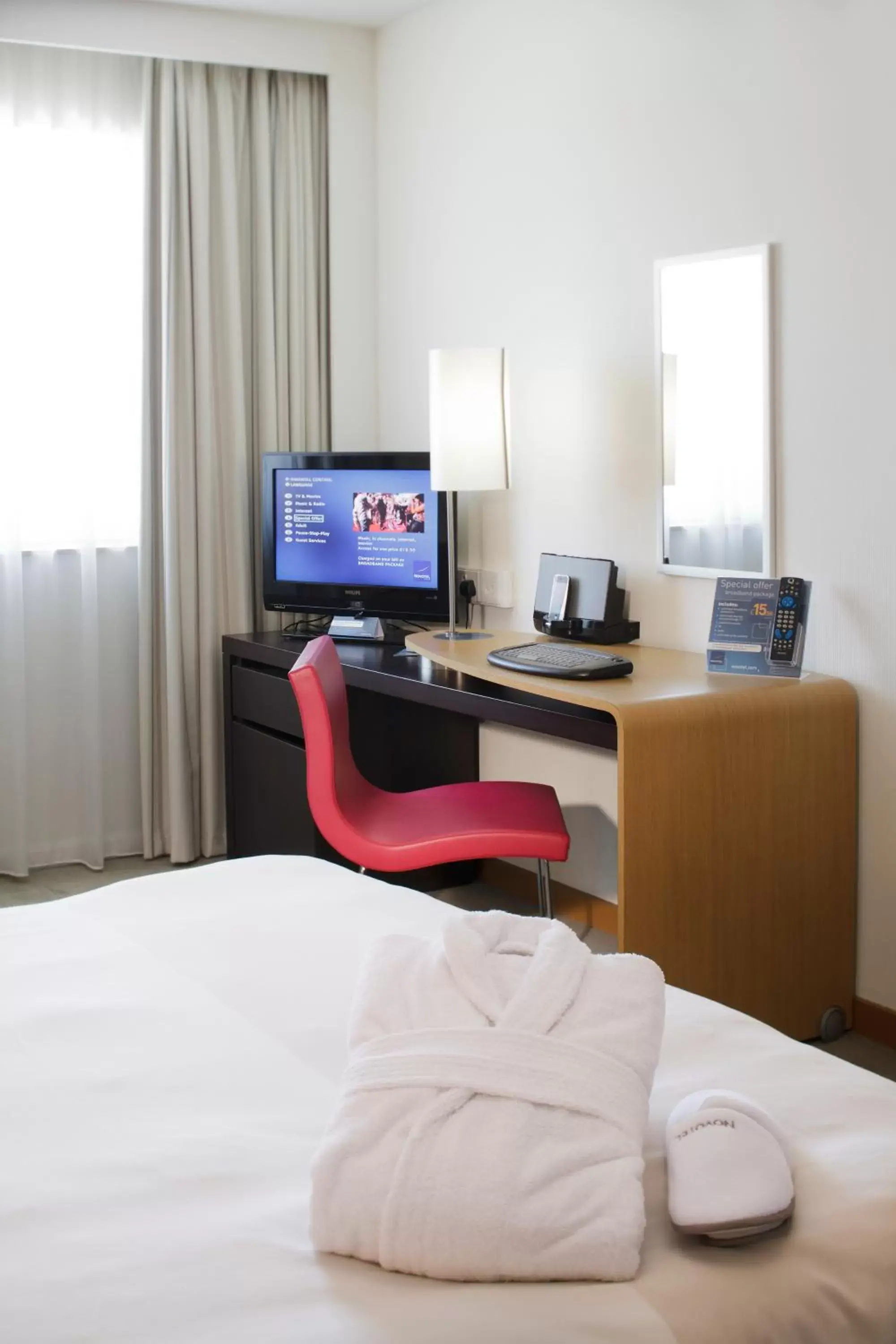 TV and multimedia, TV/Entertainment Center in Novotel London Greenwich