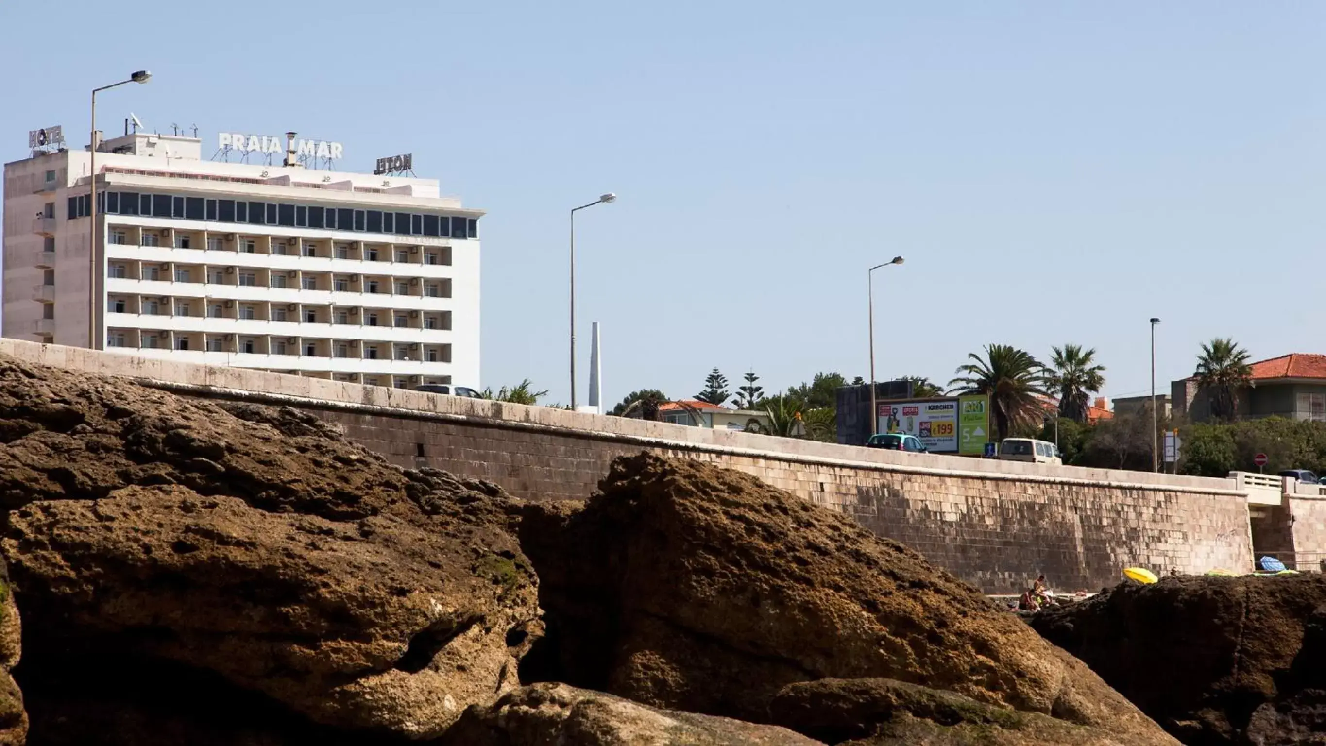 Property building in Carcavelos Beach Hotel