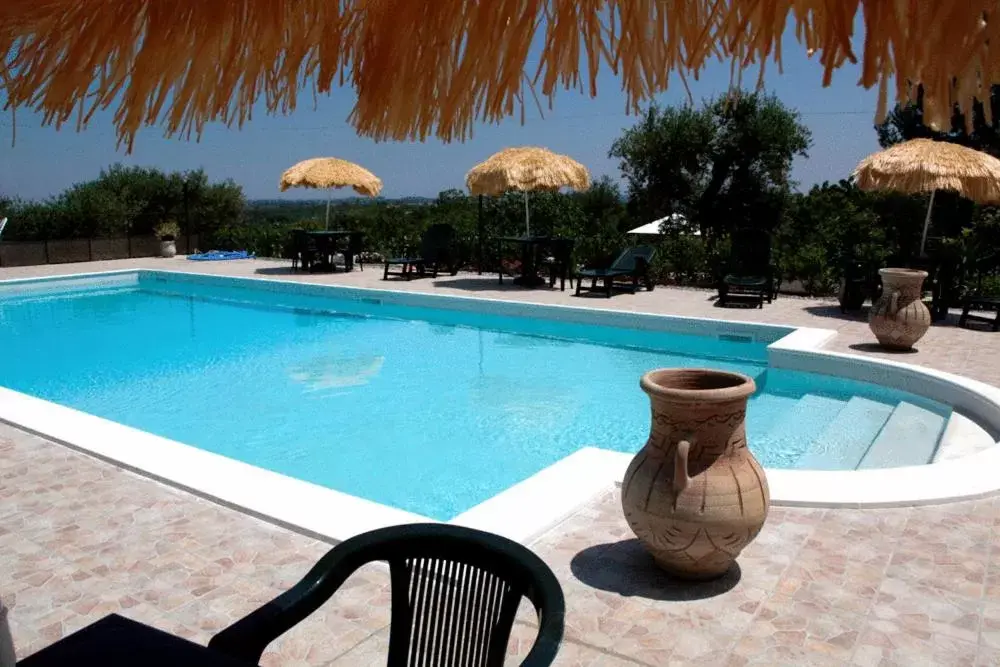 Swimming Pool in L'Isola Felice e Trulli Sotto Le Stelle