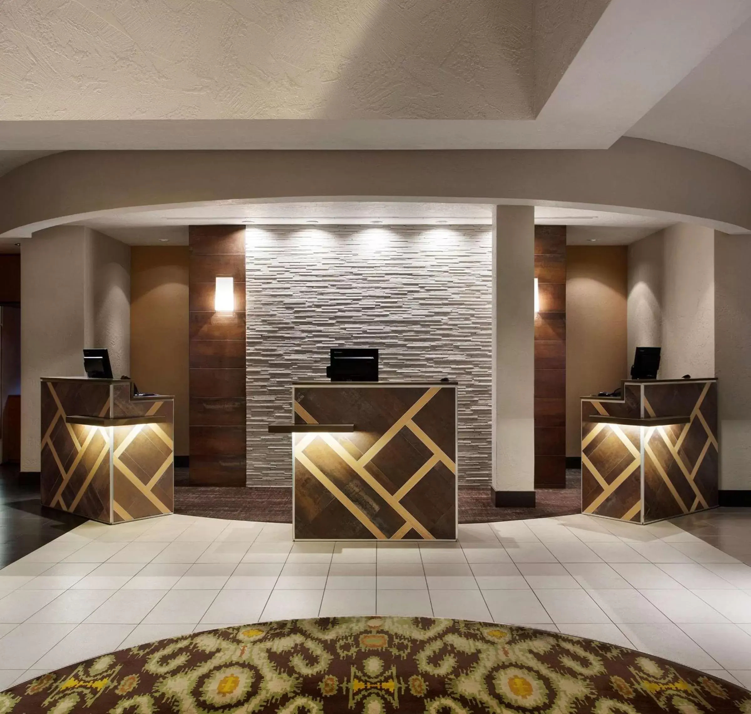 Lobby or reception in Embassy Suites by Hilton Phoenix Tempe