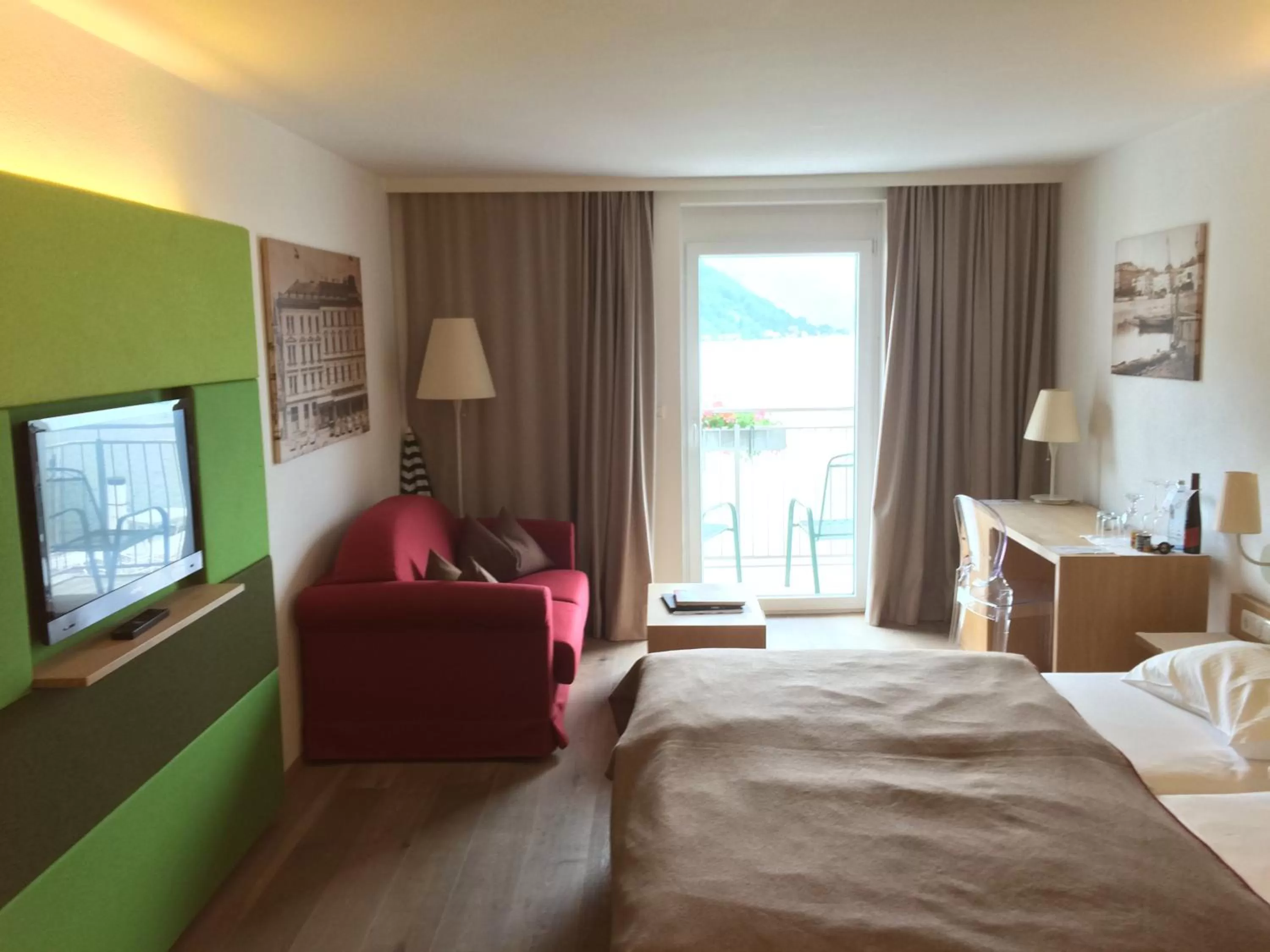 Photo of the whole room, Bed in Seehotel Schwan