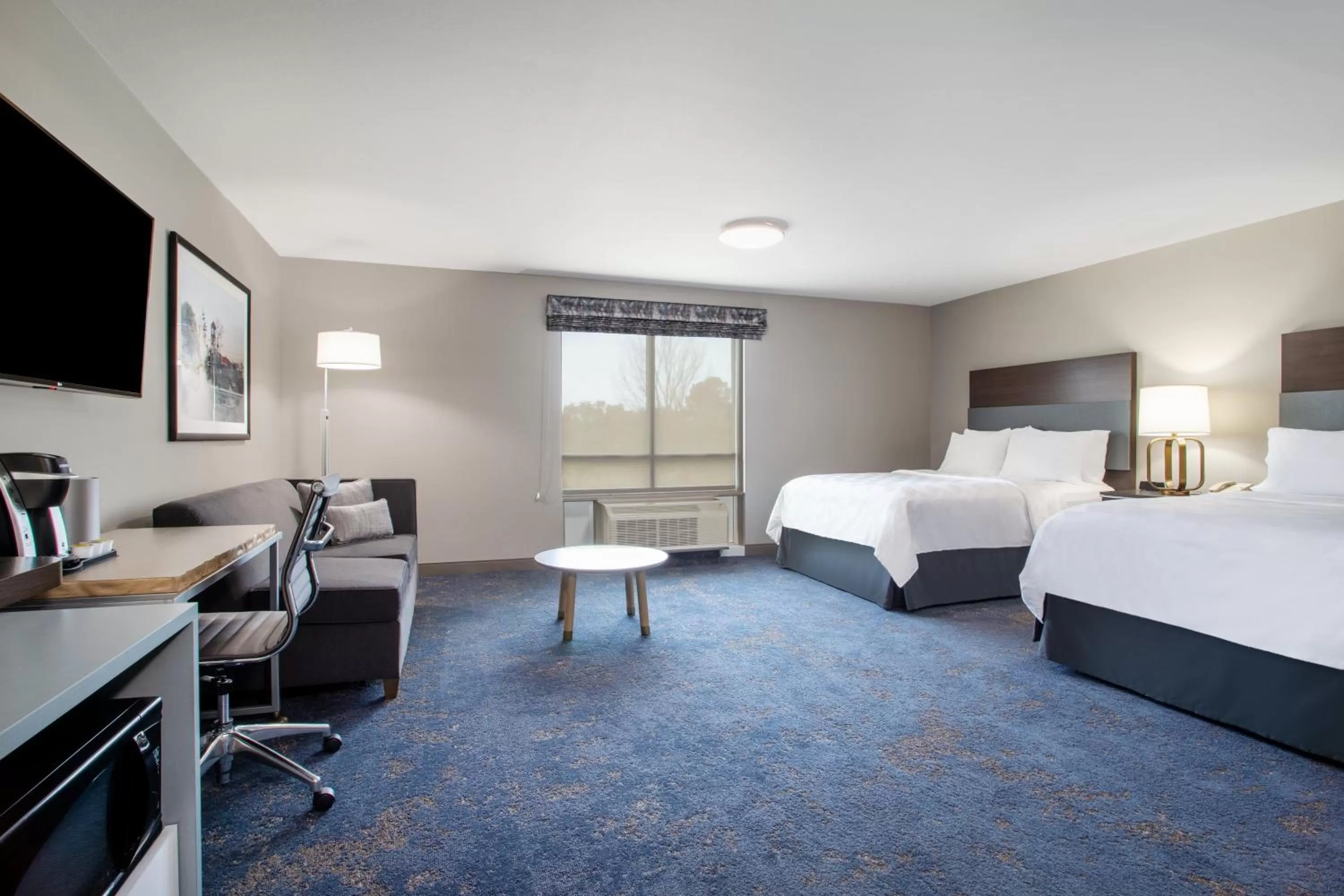 Photo of the whole room, Bed in Holiday Inn Valdosta Conference Center by IHG