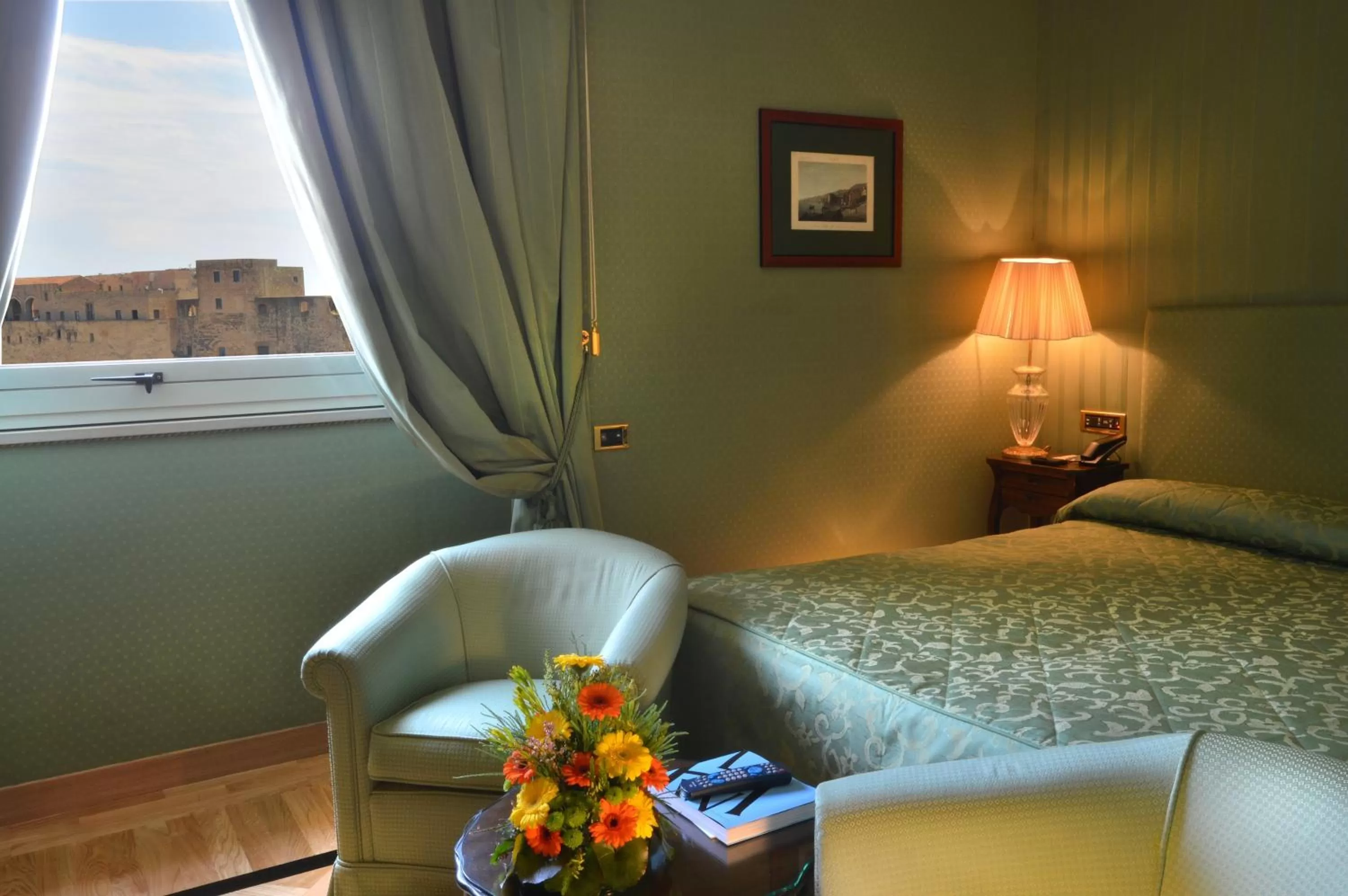 Photo of the whole room, Bed in Grand Hotel Vesuvio