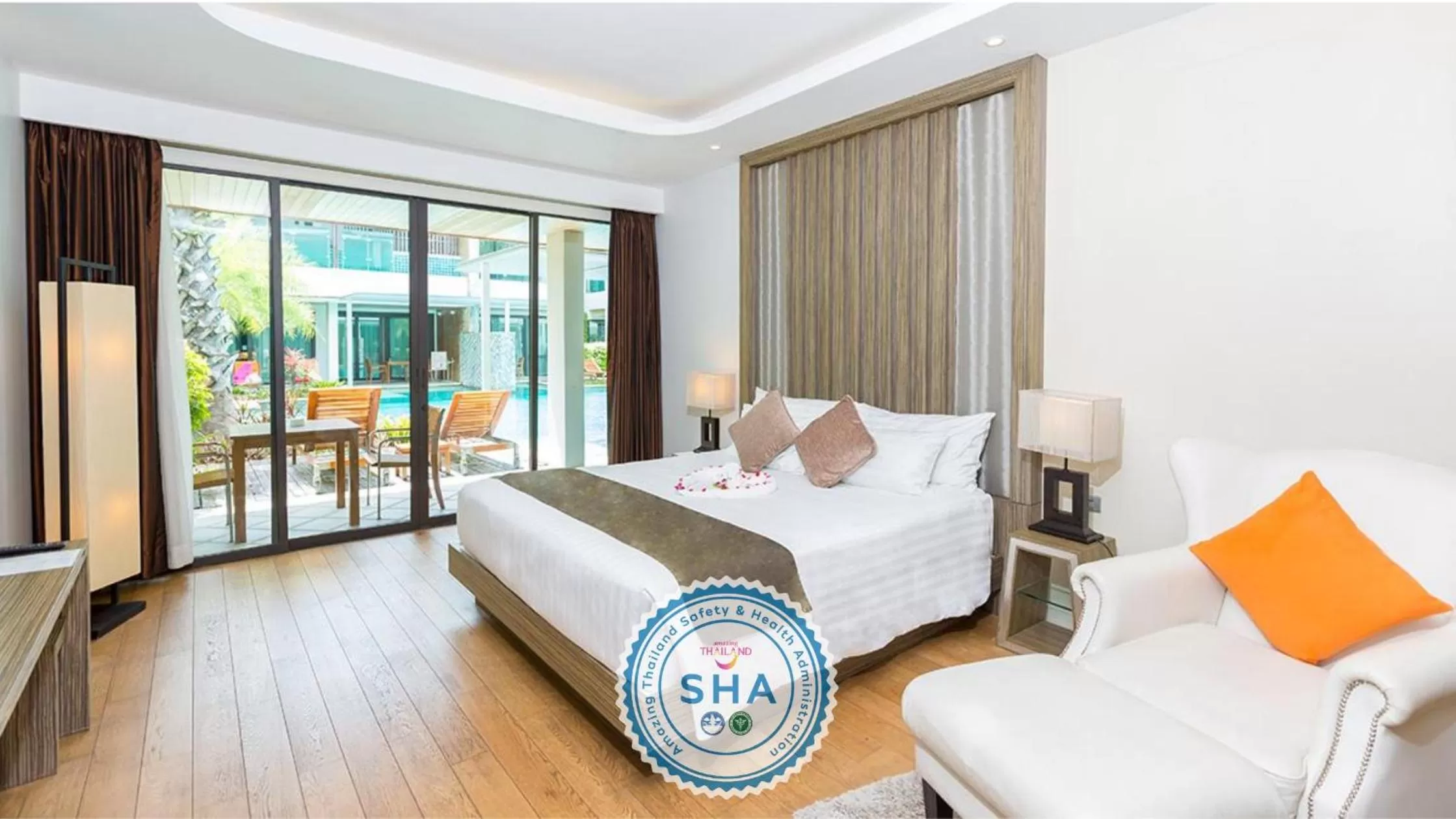 Bedroom, Bed in Wyndham Sea Pearl Resort, Phuket