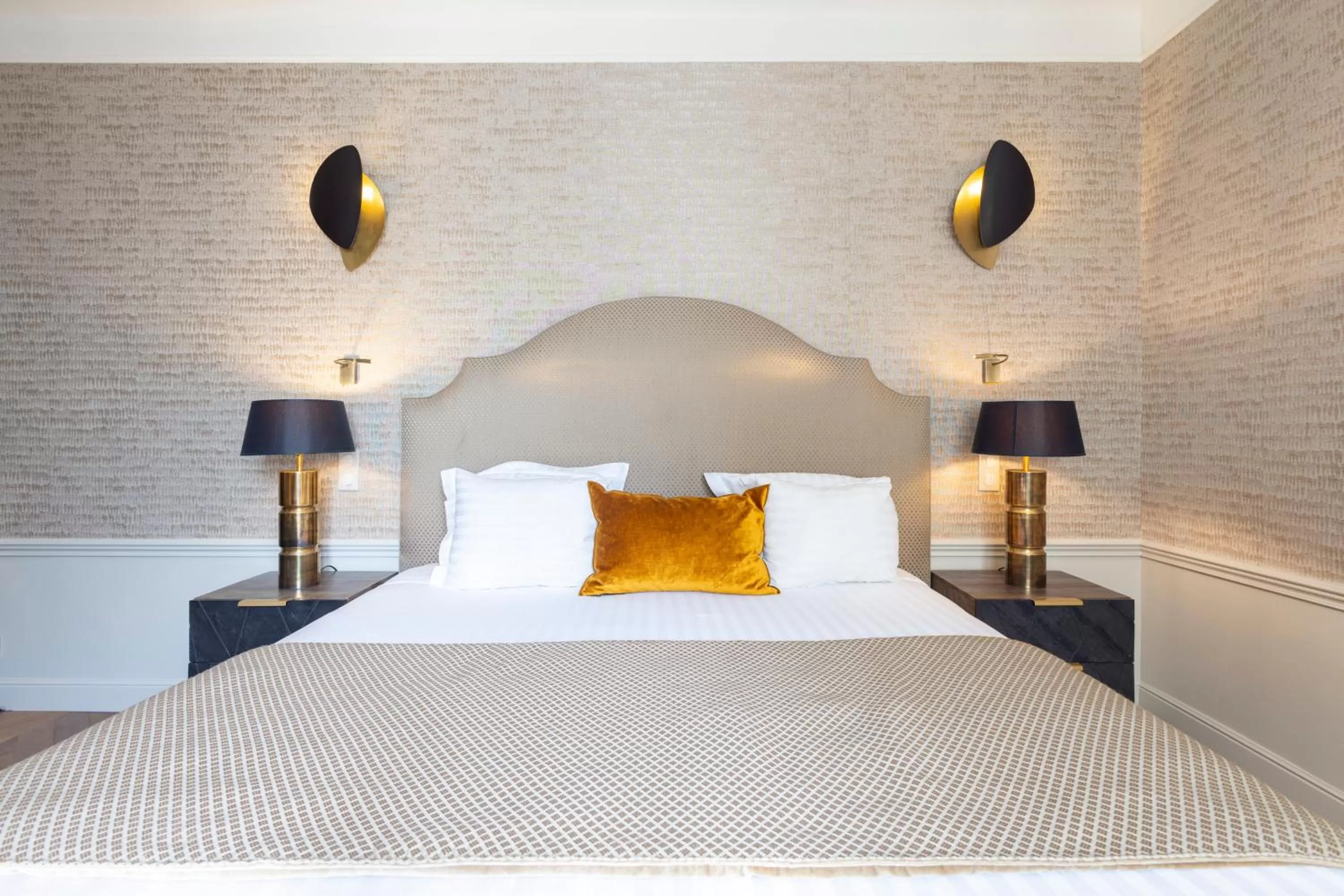 Bed in Hotel Residence Foch