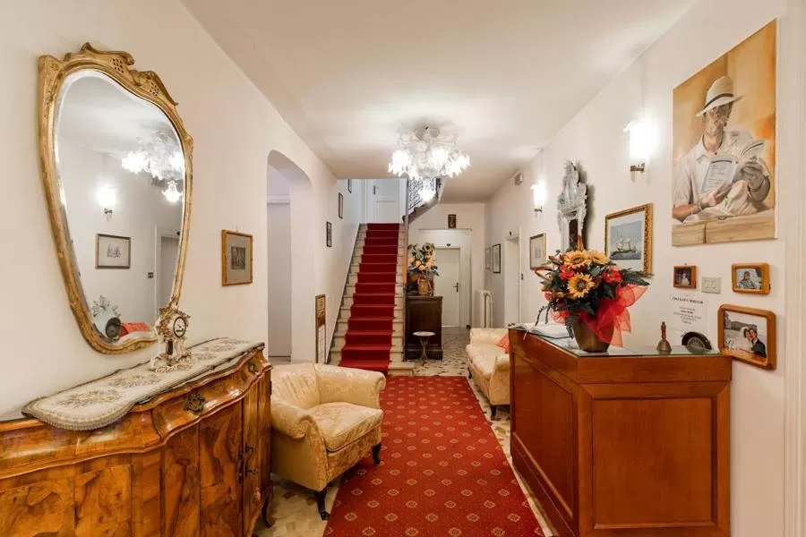 Facade/entrance in Villa Albertina