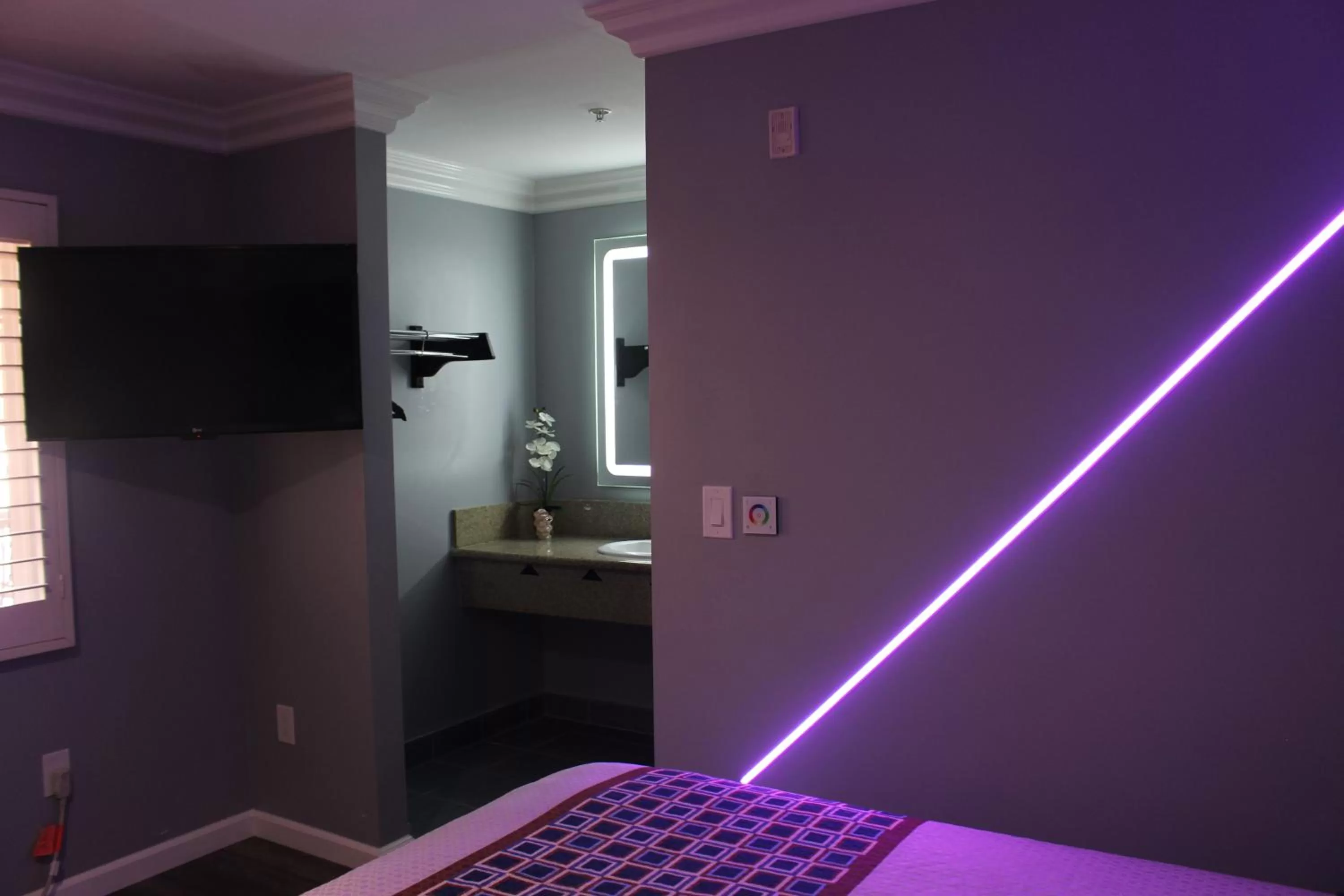 ERTH INN by AGA Maywood