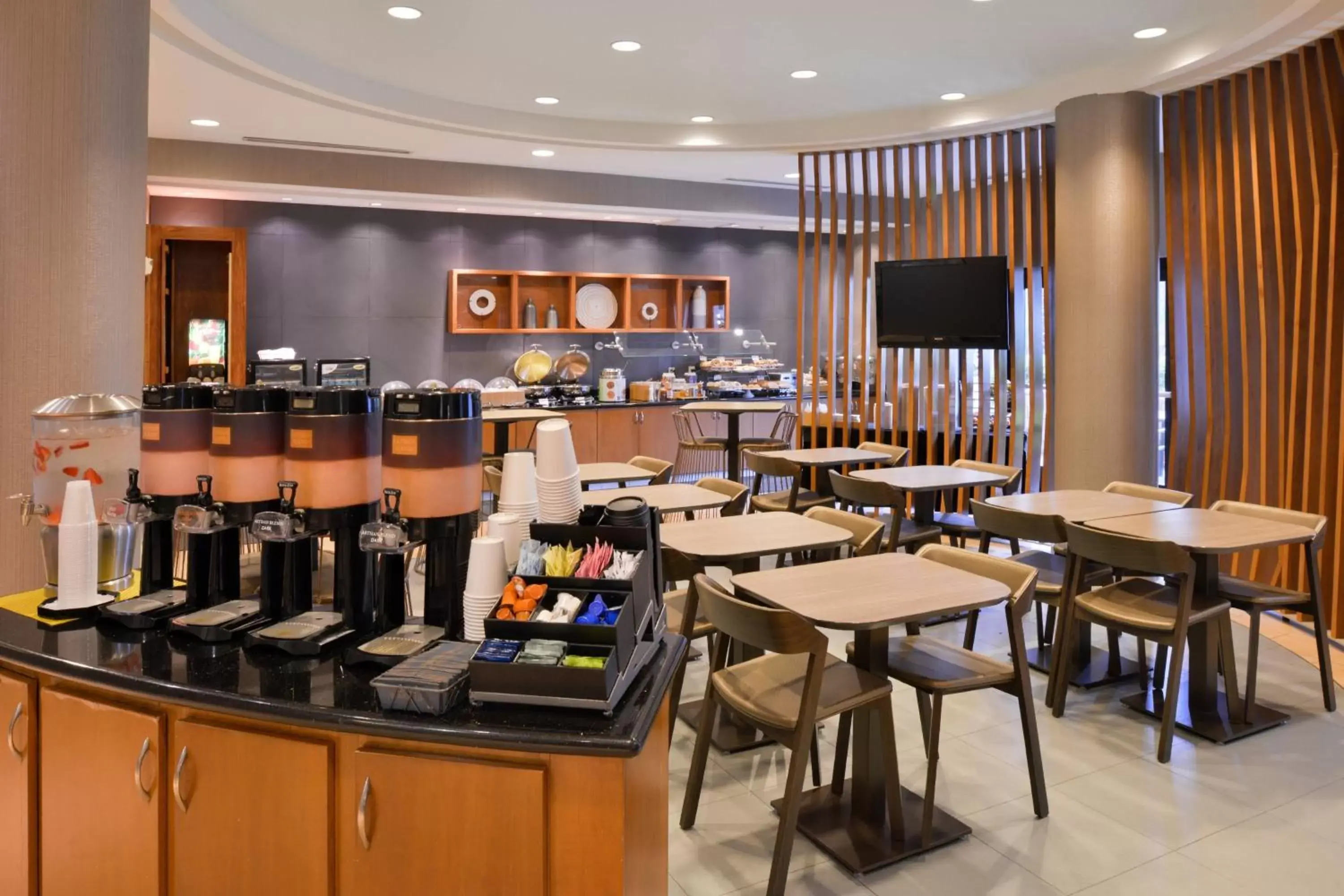 Breakfast, Restaurant/Places to Eat in SpringHill Suites by Marriott Corona Riverside