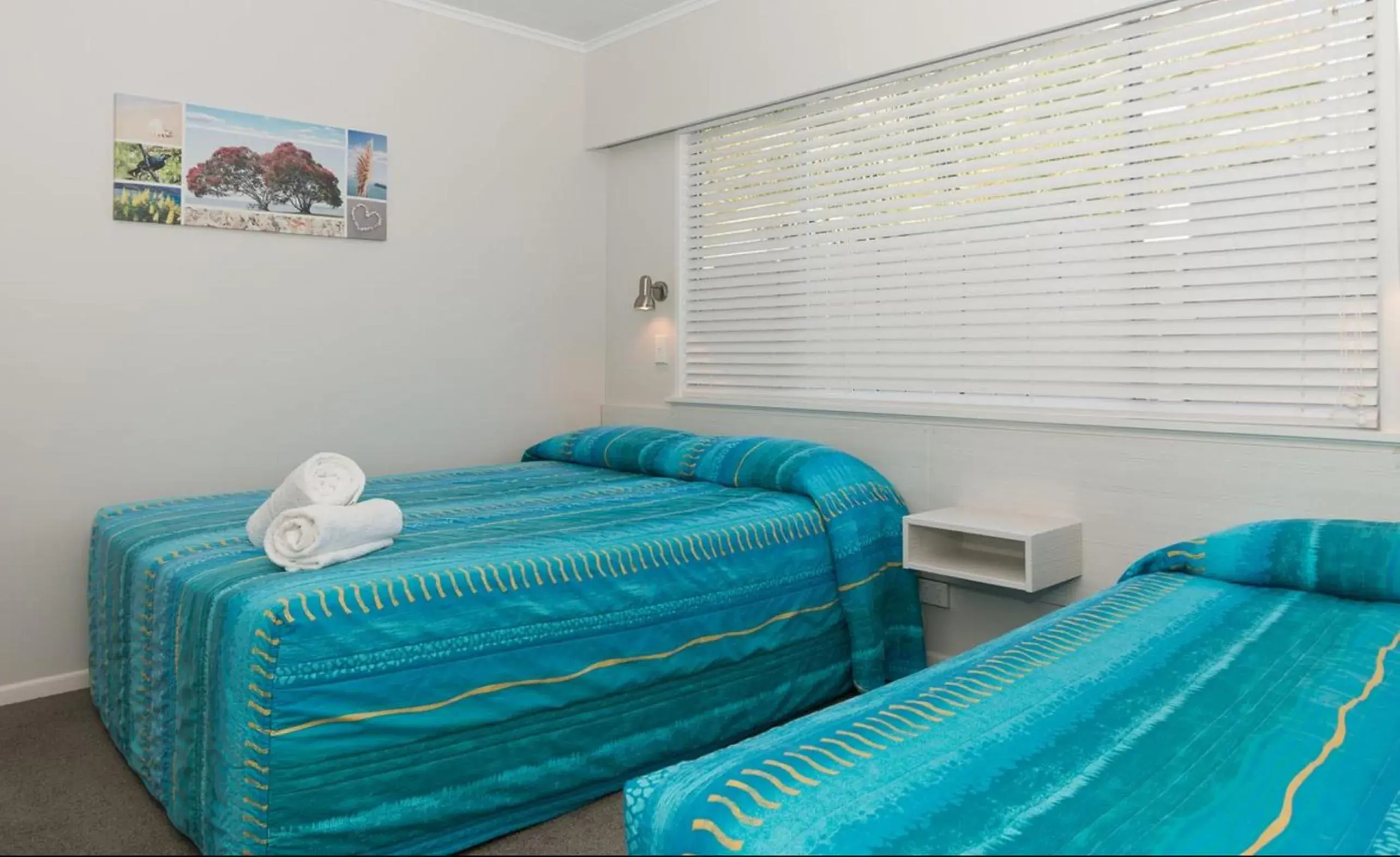 Bedroom, Bed in Averill Court Motel
