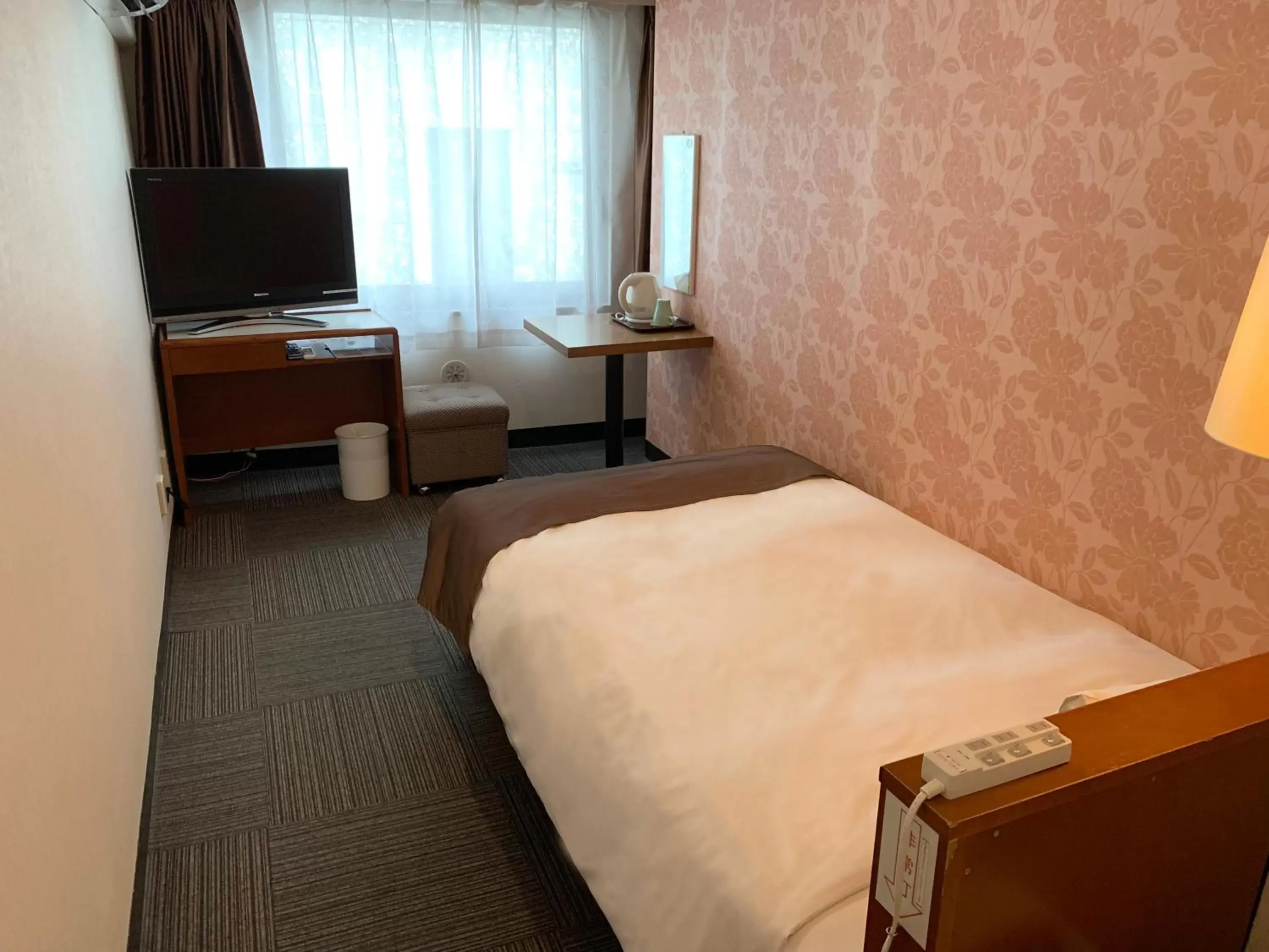Bed in Tokyo Plaza Hotel