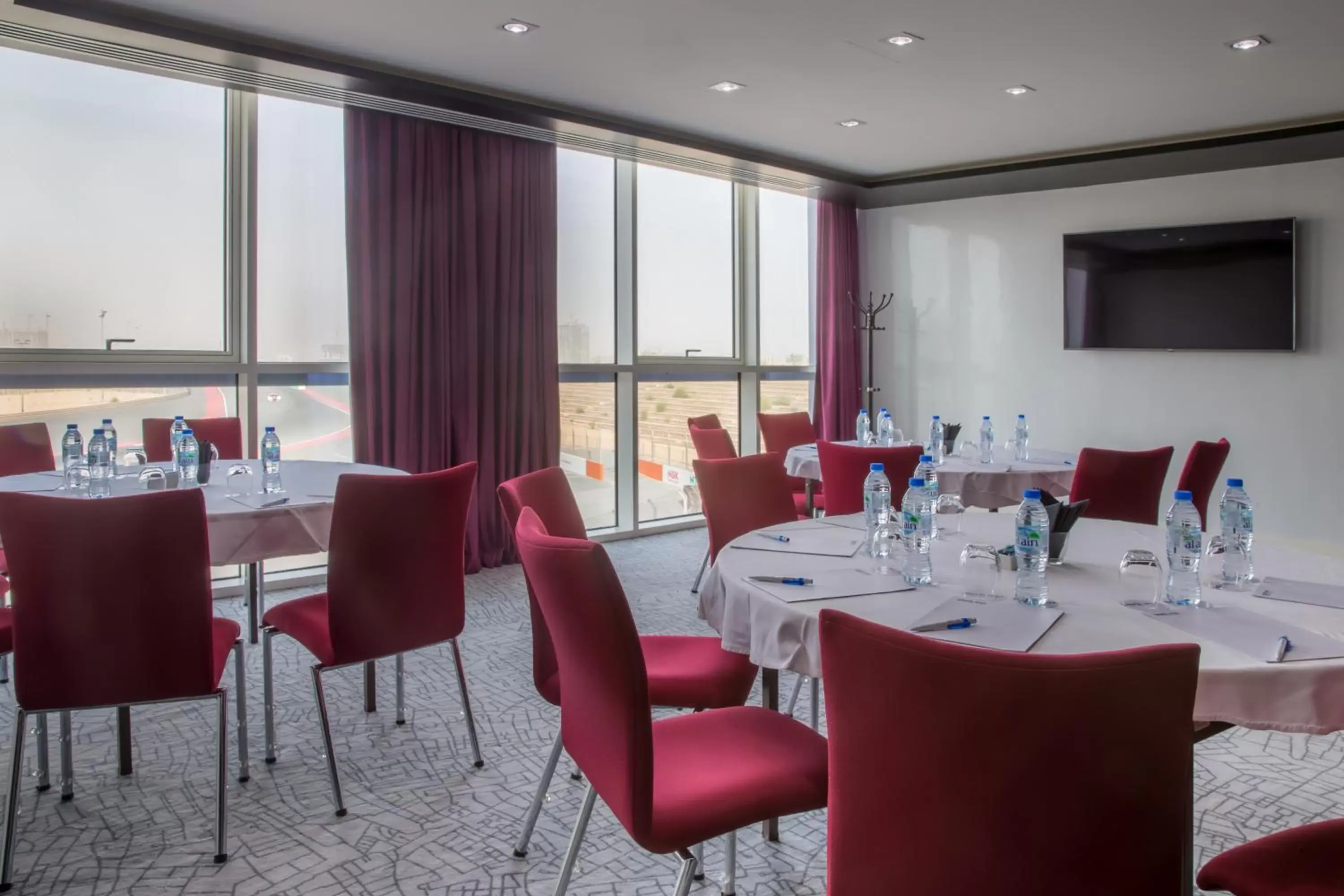 Meeting/conference room, Restaurant/Places to Eat in Park Inn by Radisson Dubai Motor City