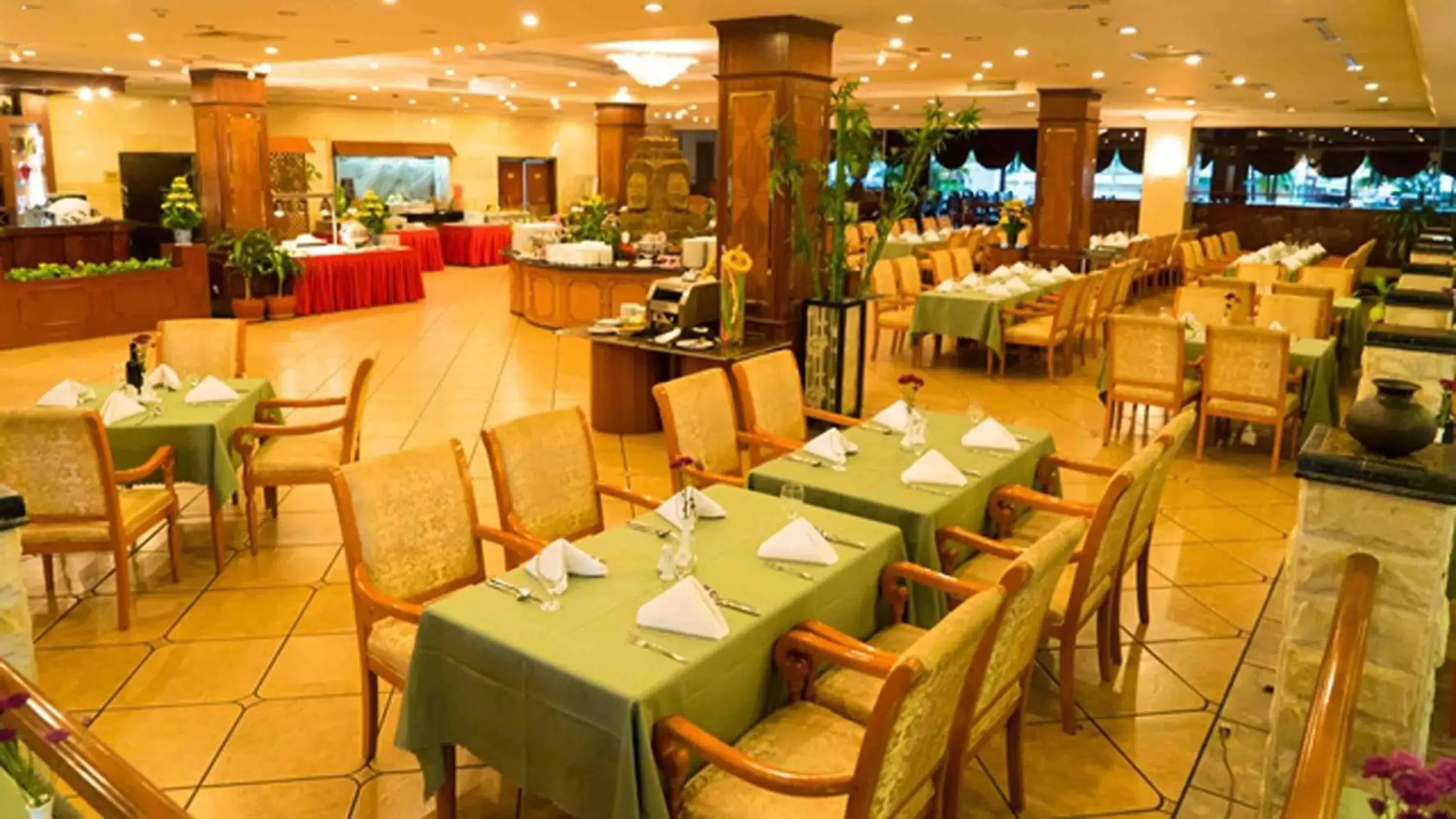 Restaurant/Places to Eat in Phnom Penh Hotel