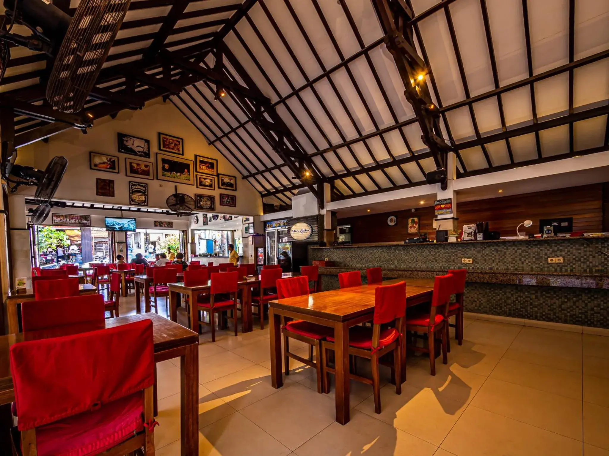 Restaurant/places to eat in Yulia Beach Inn Kuta Restaurant/places to eat in Yulia Beach Inn Kuta
