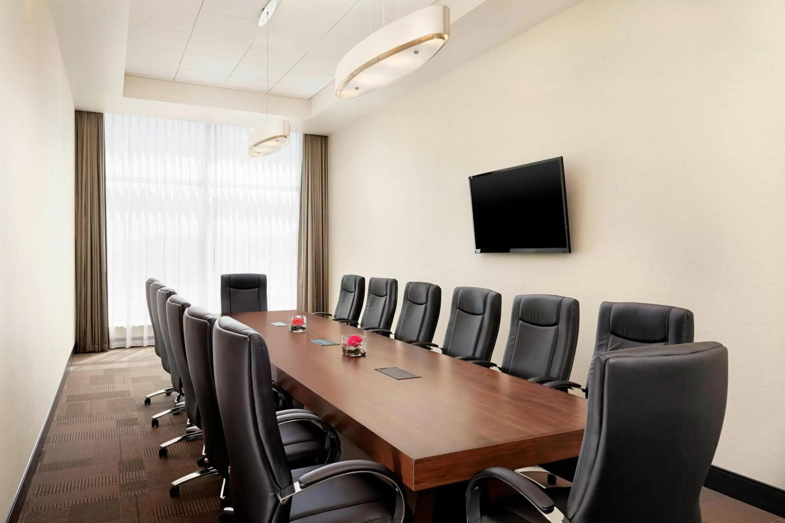 Meeting/conference room in Four Points by Sheraton Kelowna Airport