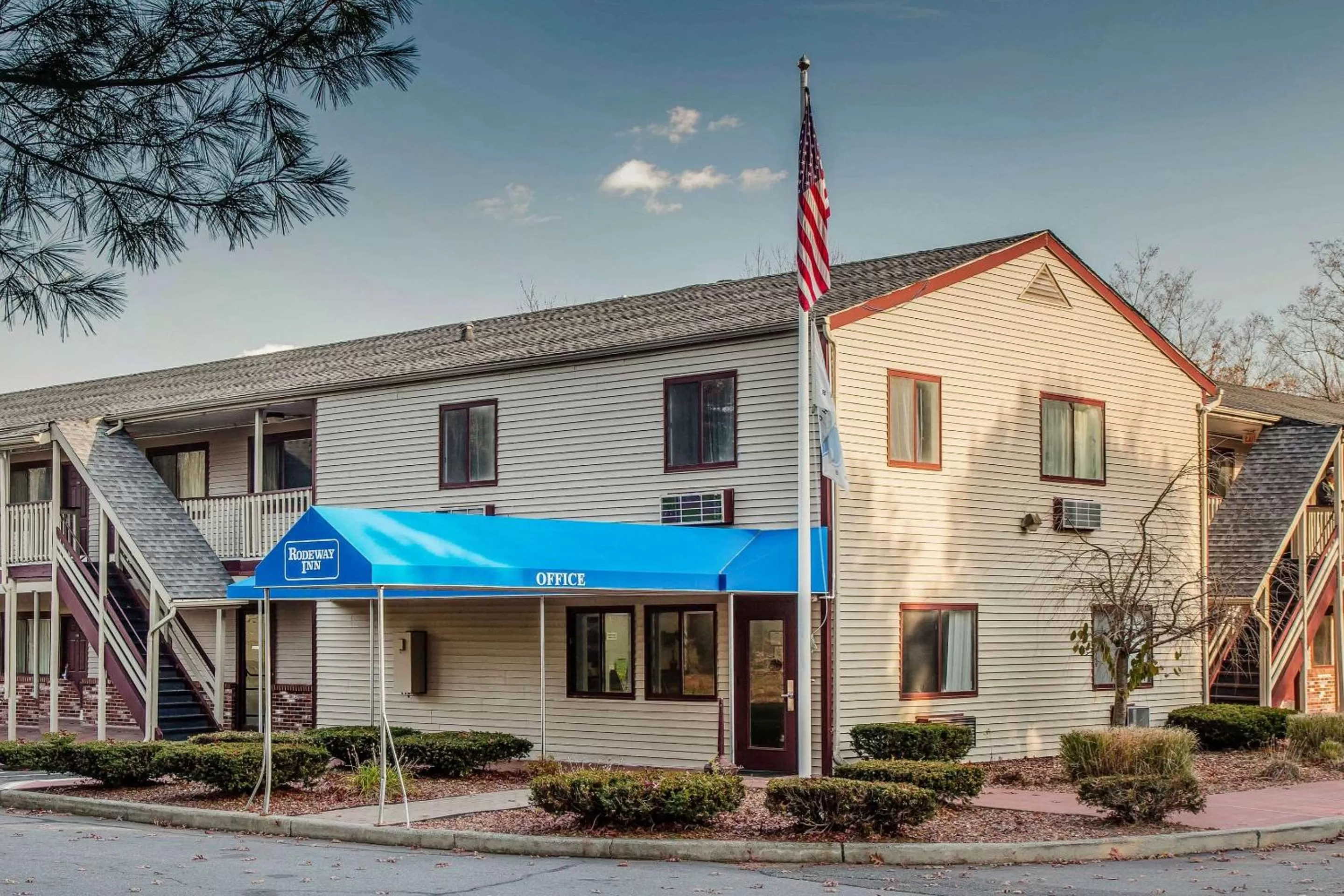 Property building in Rodeway Inn Groton - New London