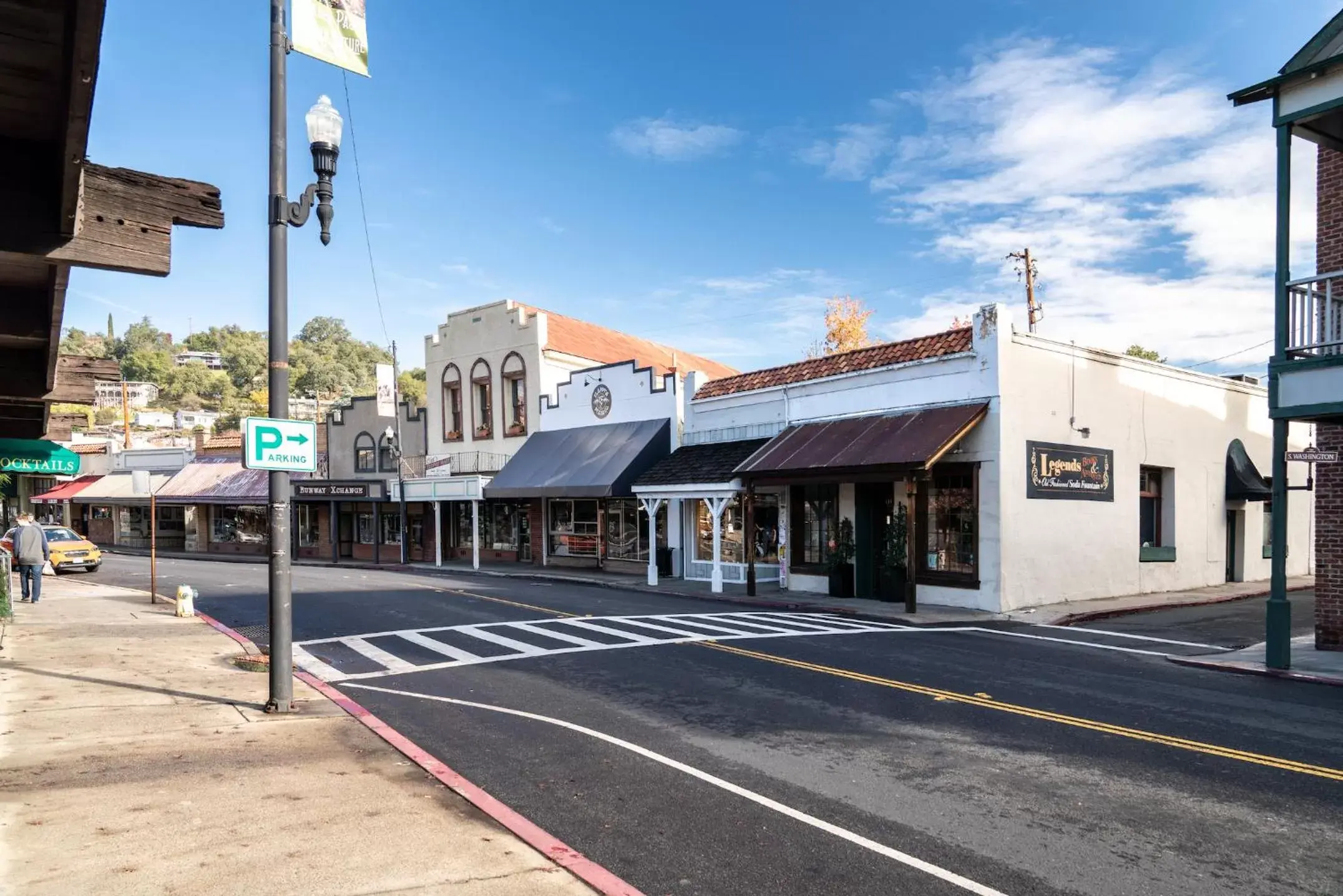 Shopping Area, Property Building in Hotel Lumberjack