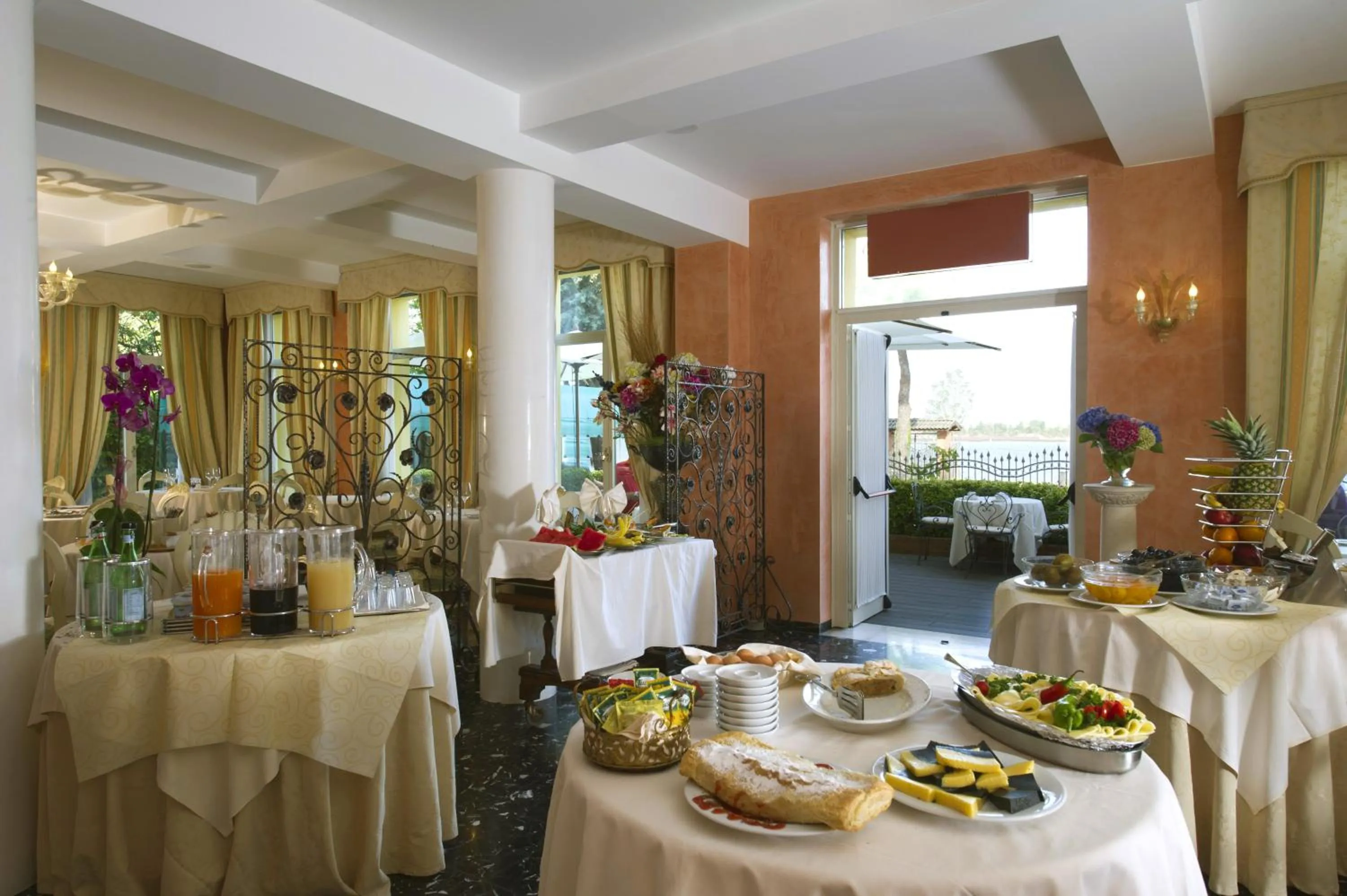 Continental breakfast in Viktoria Palace Hotel
