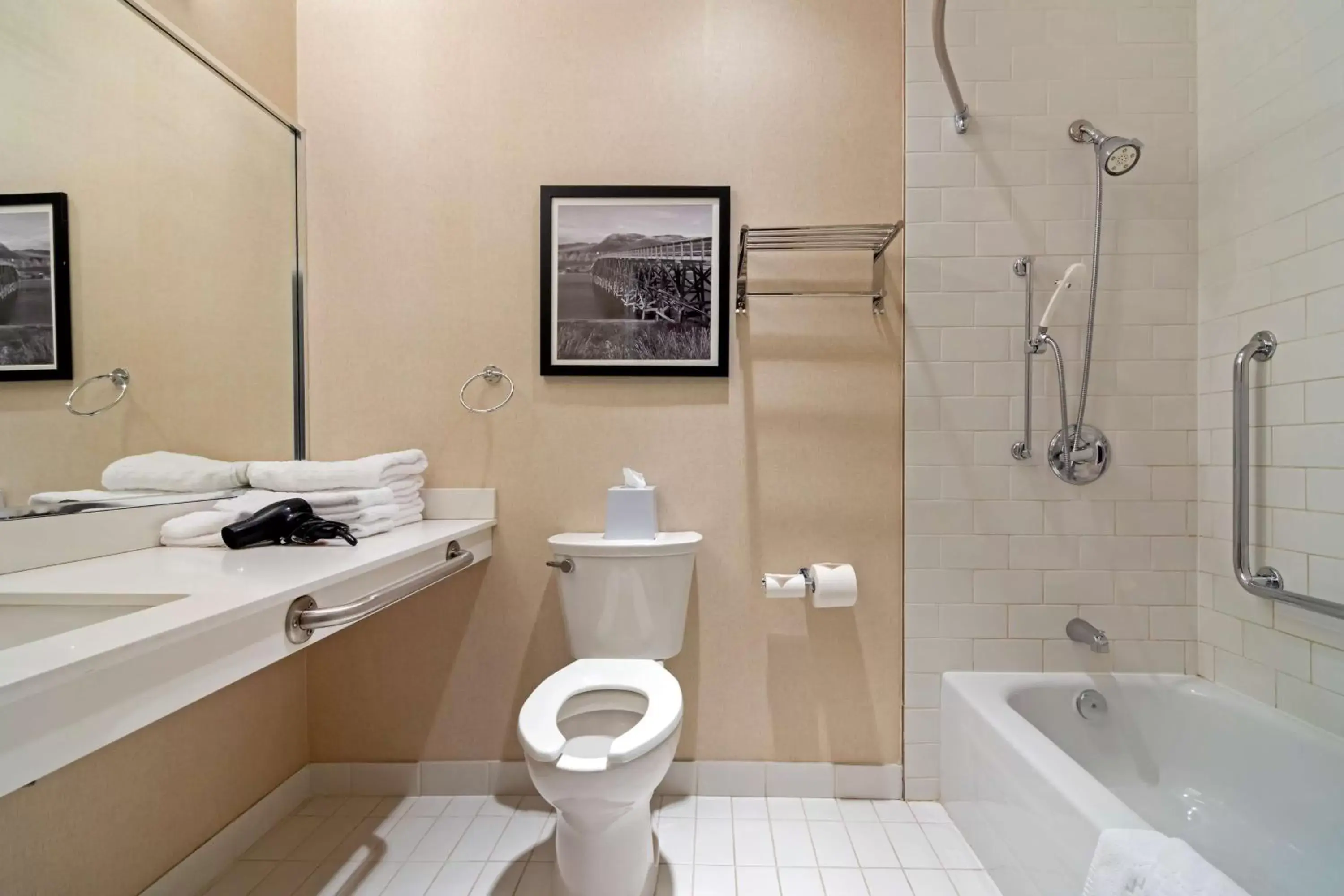 Bathroom in Best Western Premier Aberdeen Kamloops